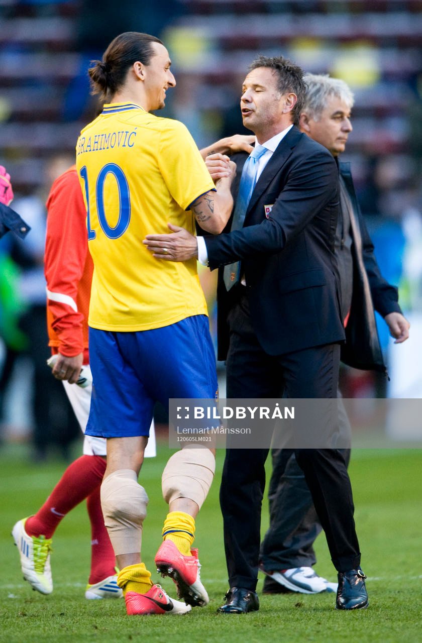  Zlatan Ibrahimovic, Sverige och Sinisa Mihajlovic, förbundskapten, Serbien