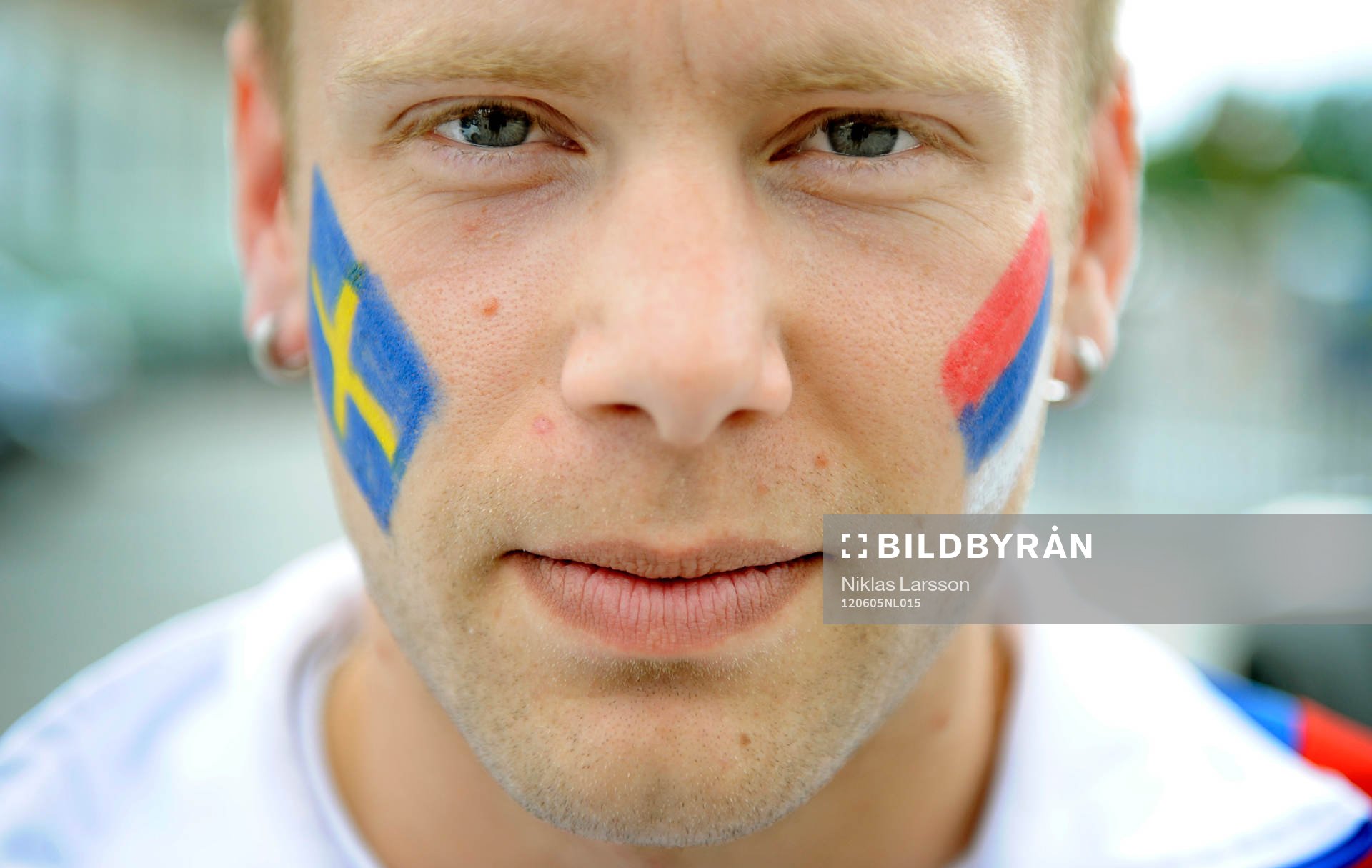 Joakim Melander är halvserb men hejar på Sverige i