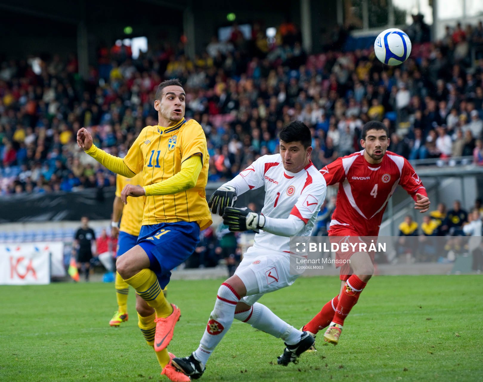 Målskytten Mervan Celik, Sverige oroar Steve Sultana,