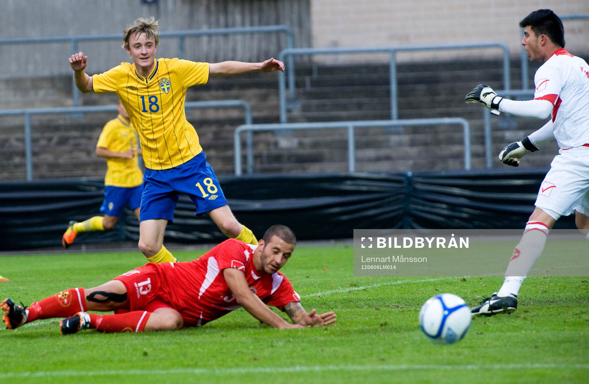 Rasmus Jönsson, Sverige nära överlistar Steve Sultana,