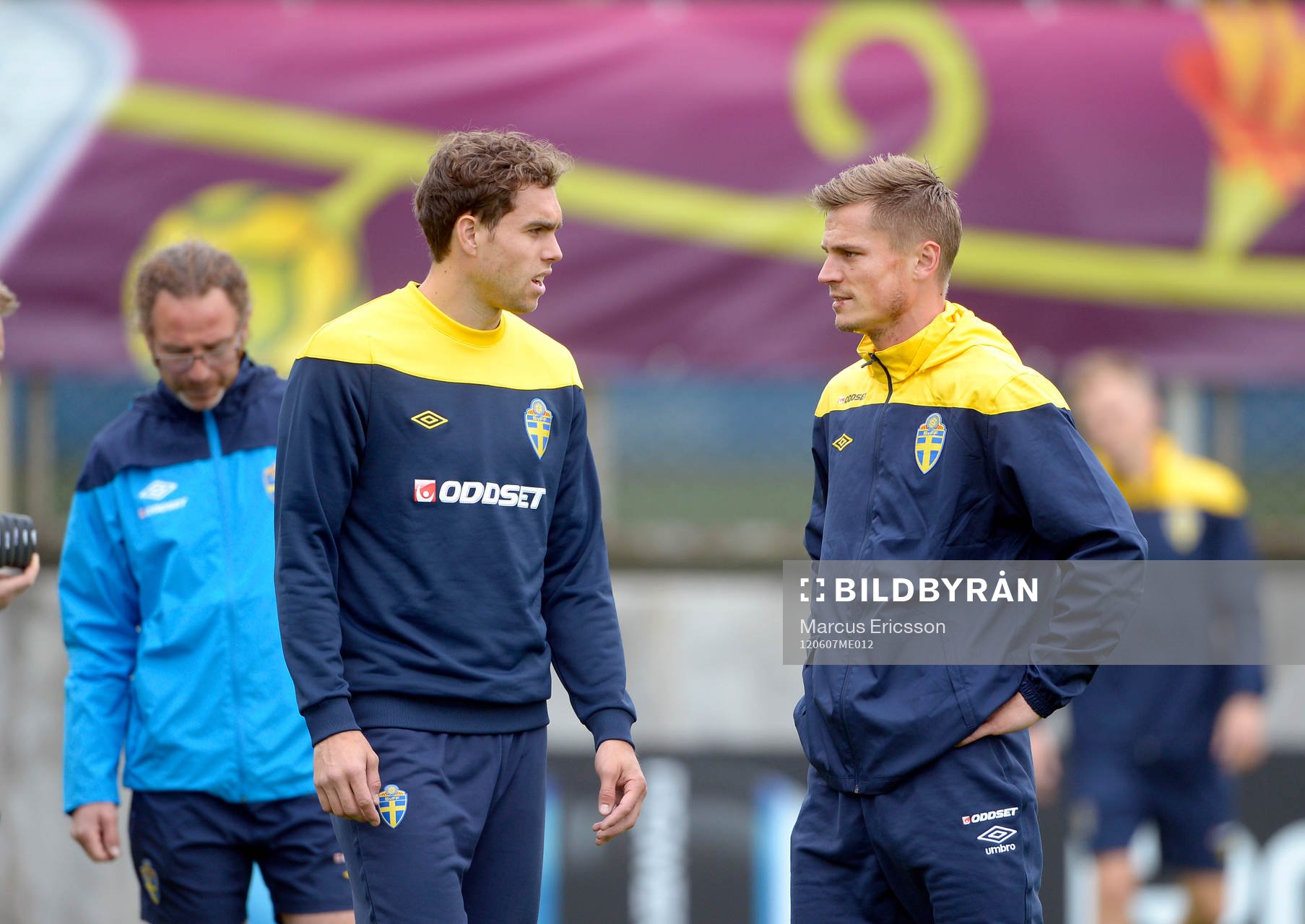 Sveriges första träning i Kiev. Johan Elmander och Markus