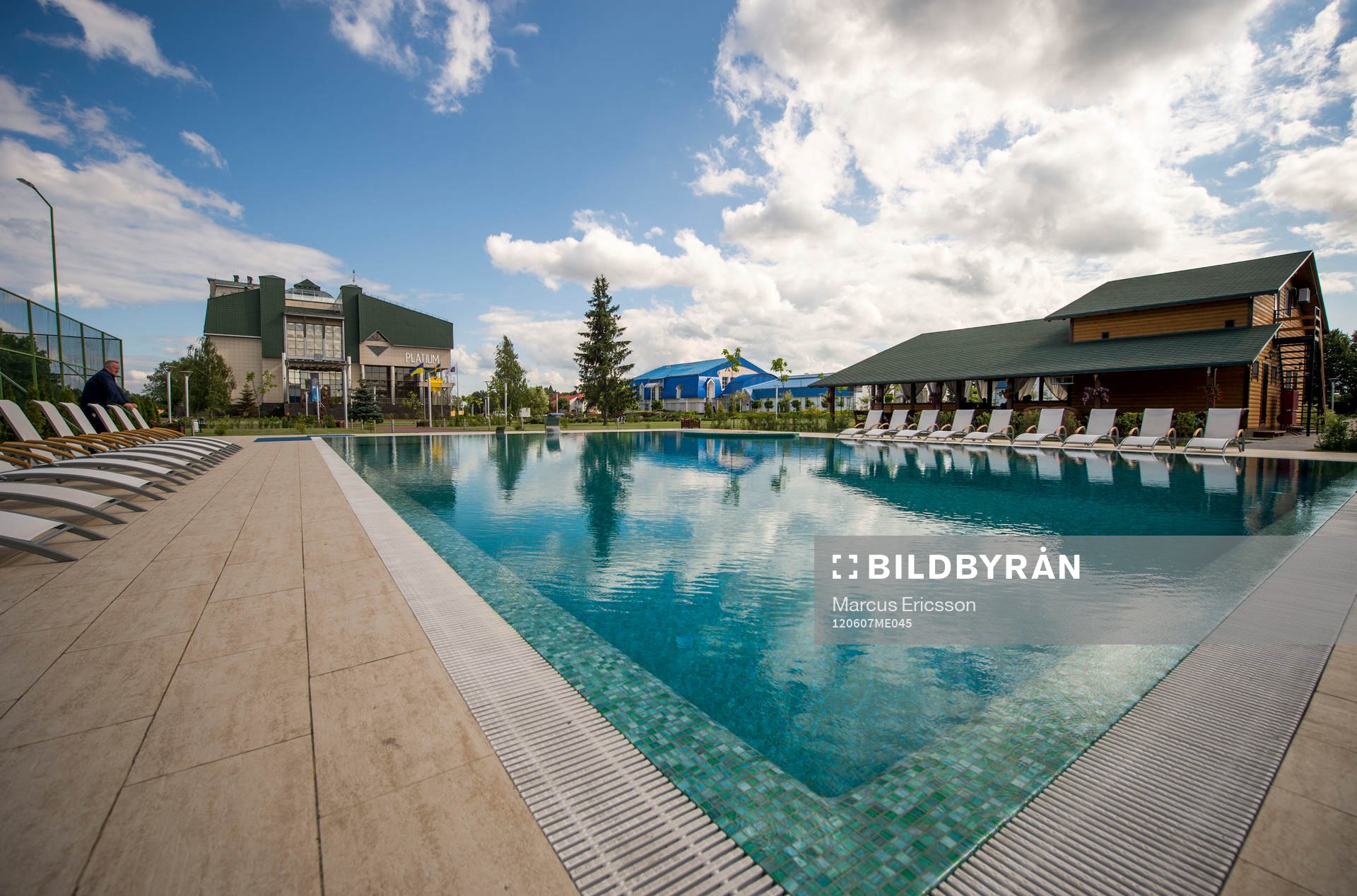 Rundvisning på spelarhotellet. Spelarhotell, hotell. Pool