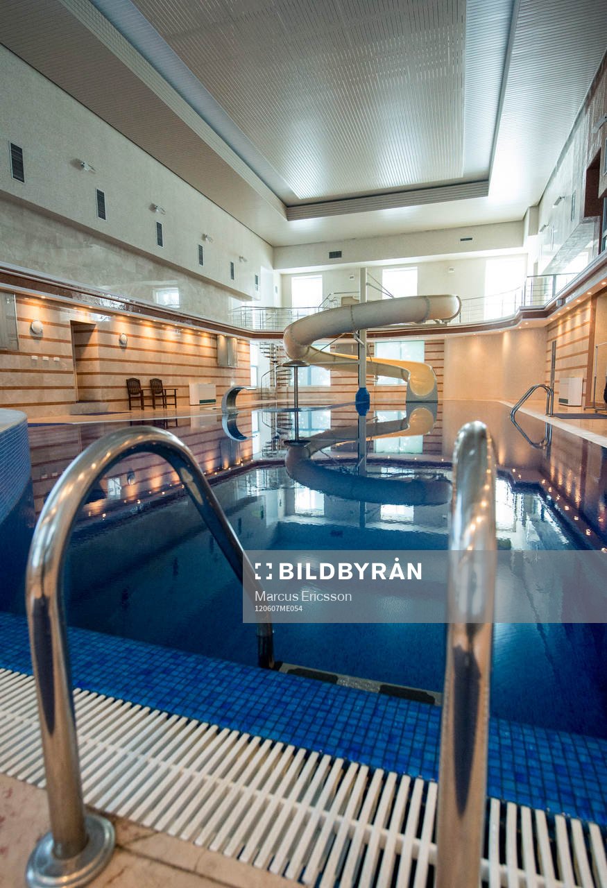 Rundvisning på spelarhotellet. Spelarhotell, hotell. Pool