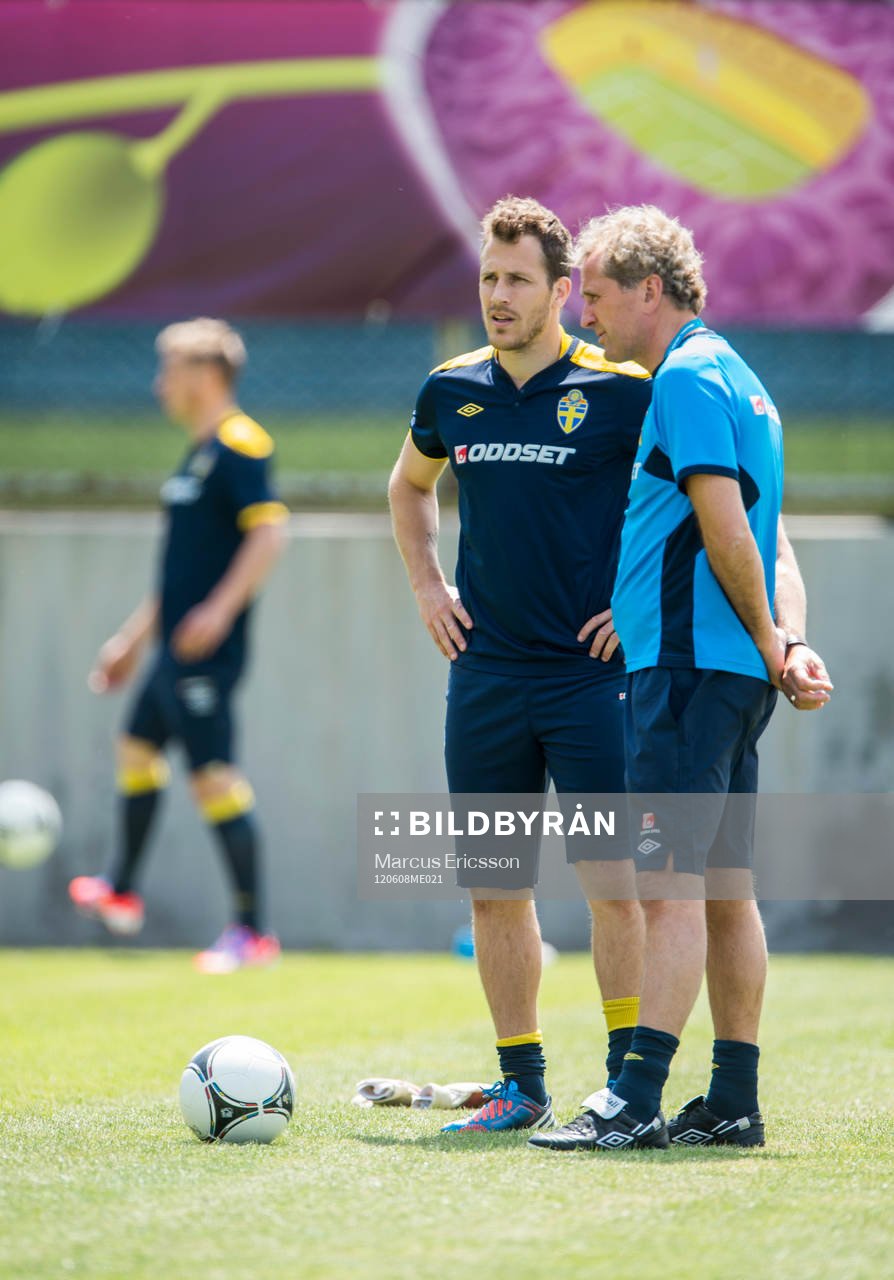 Tobias Hysén och Erik Hamrén pratar