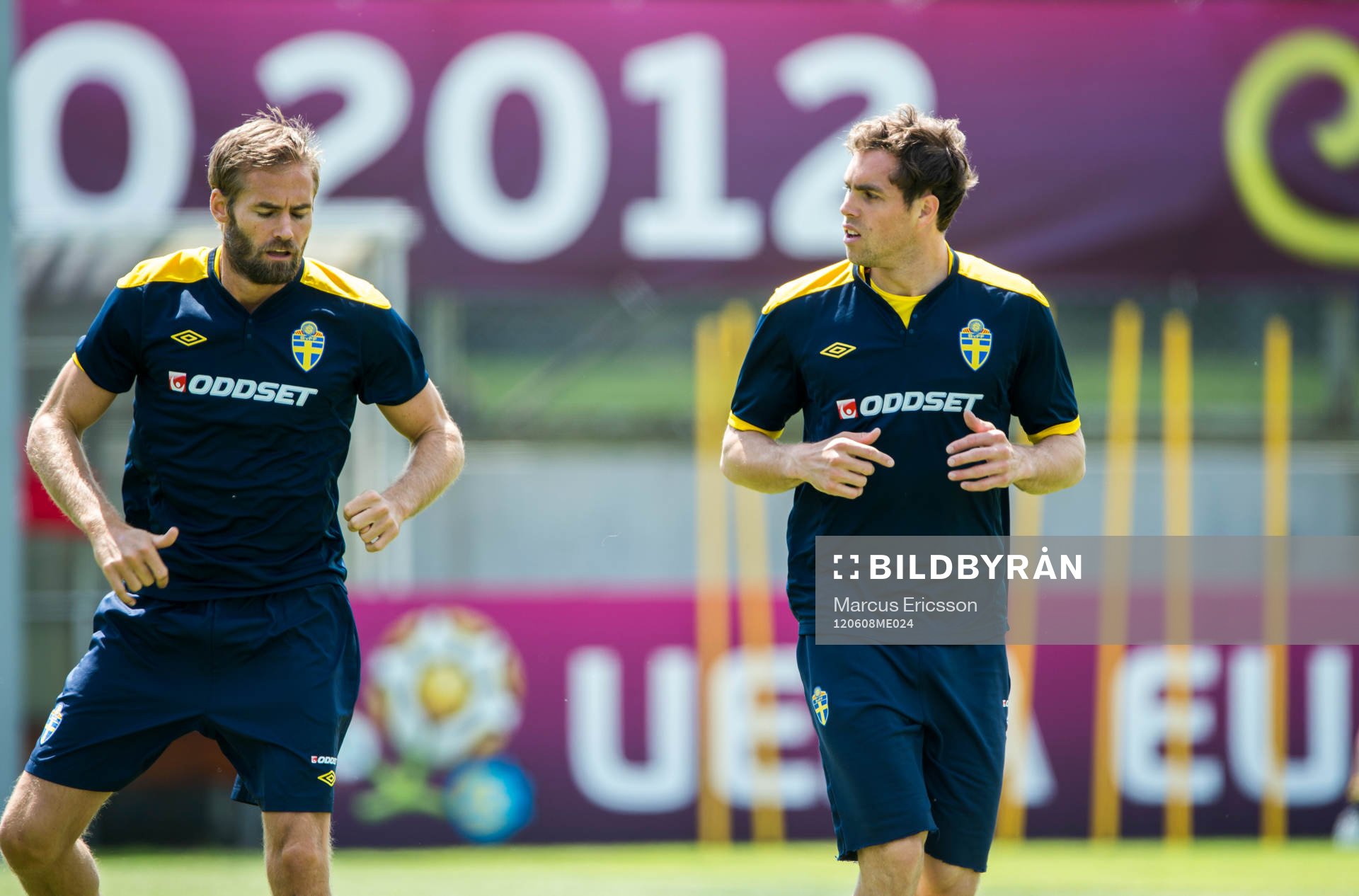 Olof Mellberg och Johan Elmander värmer upp