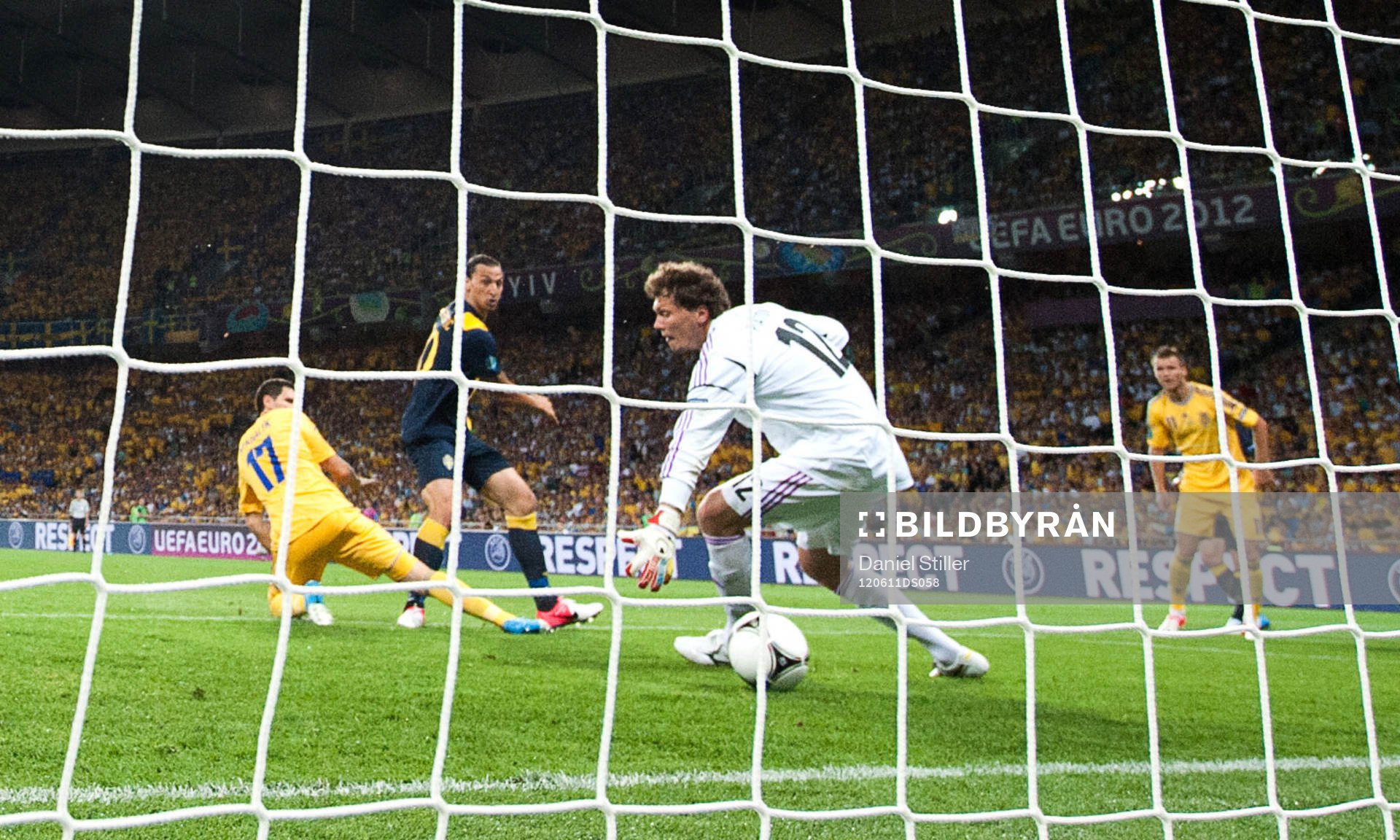 Zlatan Ibrahimovic, Sverige, gör 0-1