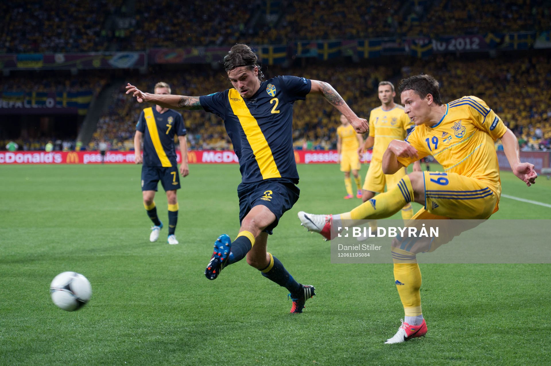 Mikael Lustig, Sverige. Yevhen Konoplyanka, Ukraina
