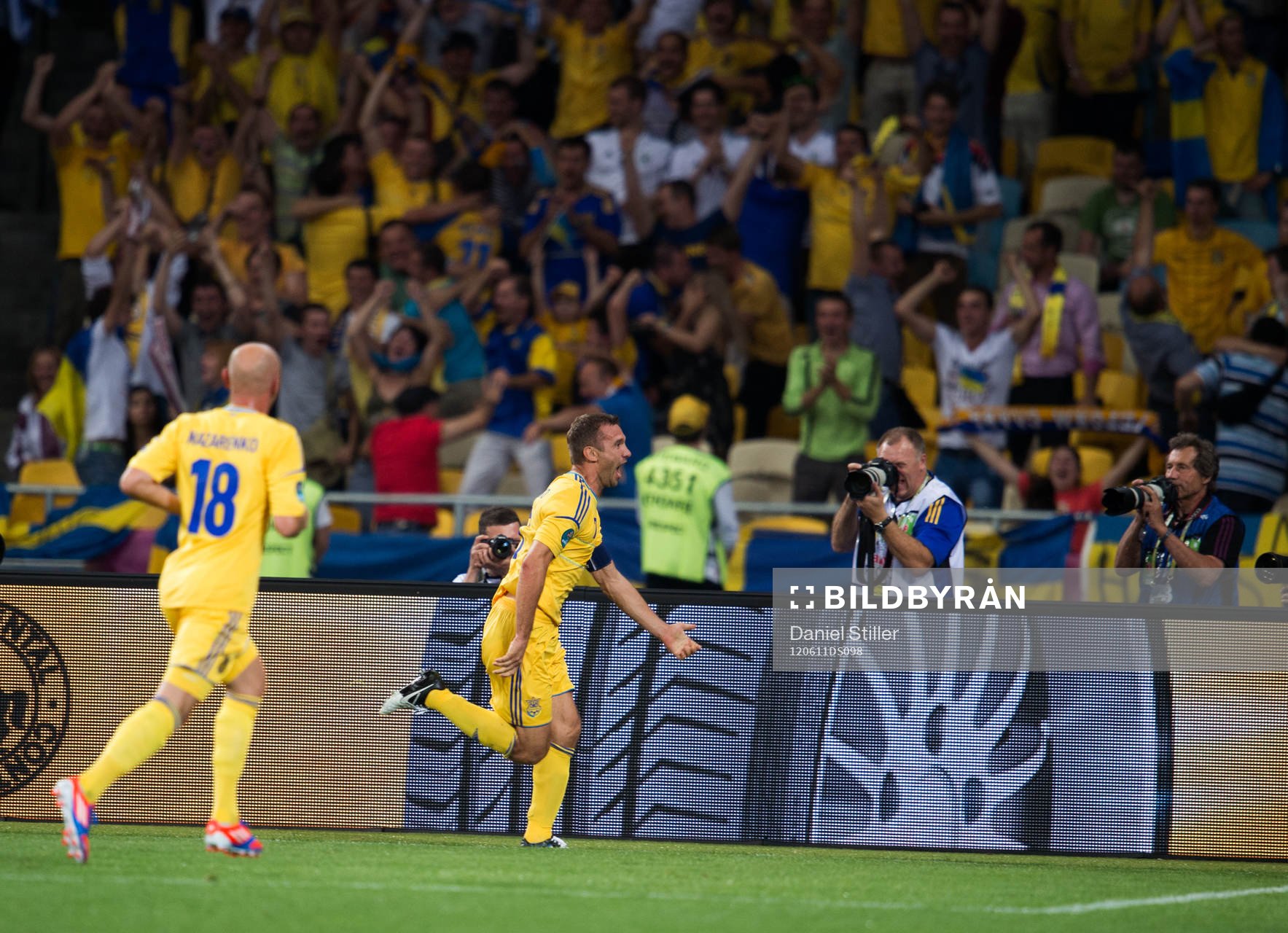Andriy Shevchenko, Ukraina, gör 1-1, jubel