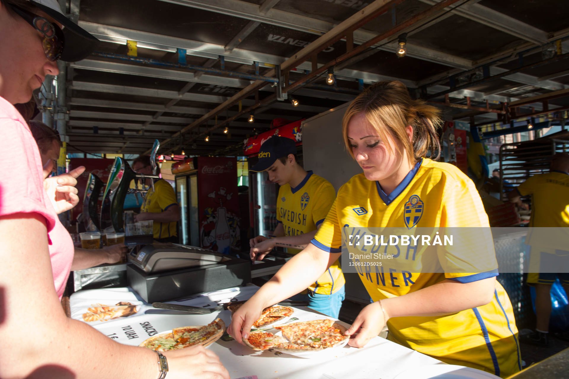 Swedish Corner i Fanzone, servering, pizza