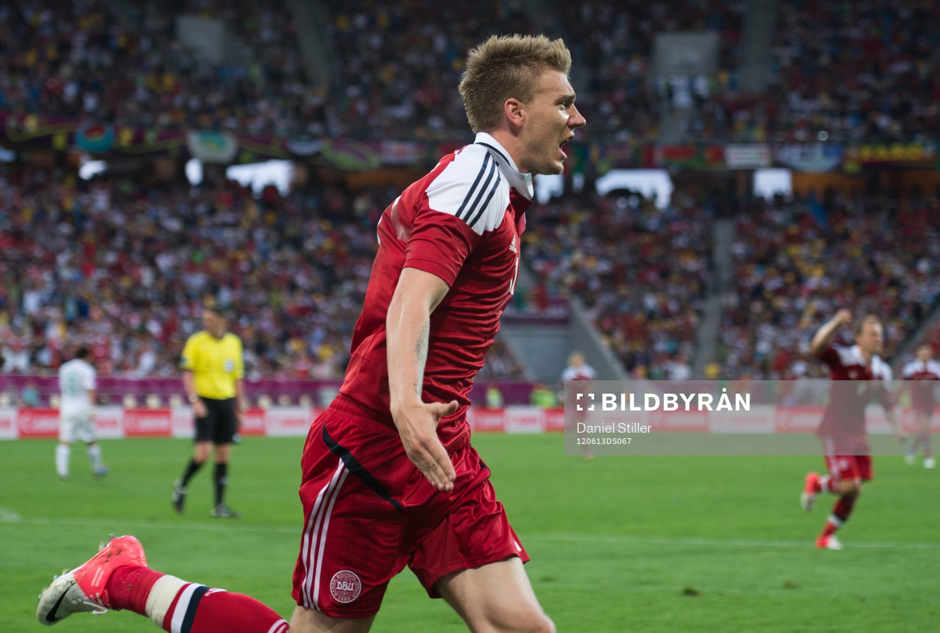  Nicklas Bendtner, Danmark, gör 2-2, jubel
