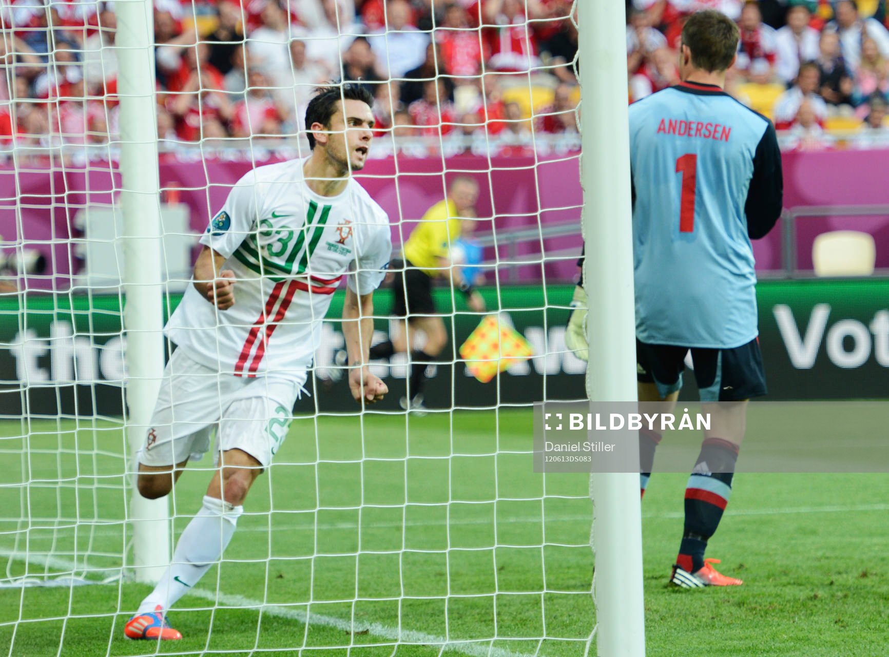  Helder Postiga, Portugal, glädje, jubel efter 0-2