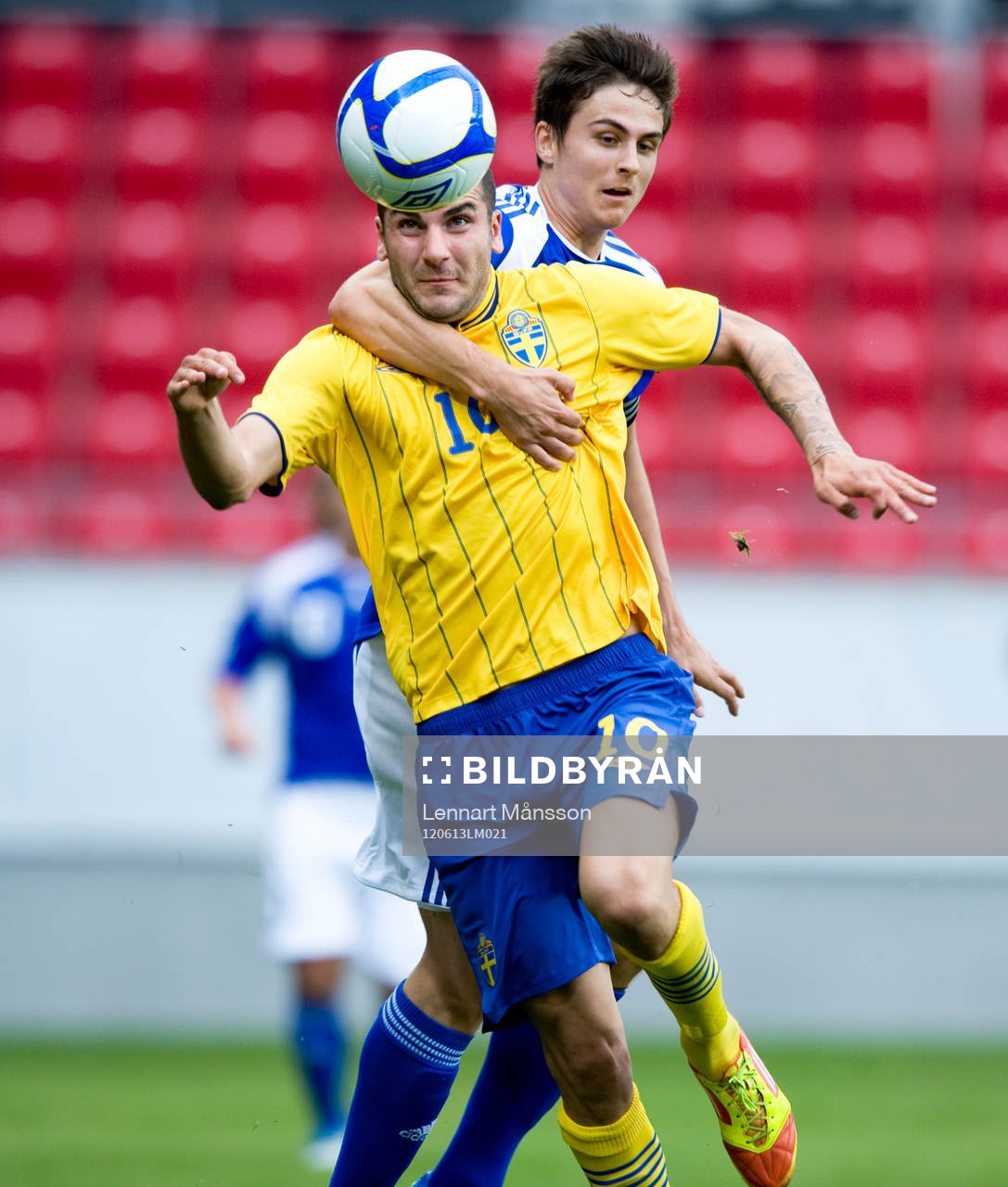2-målsskytten Mikael Ishak, Sverige stoppas av Tero