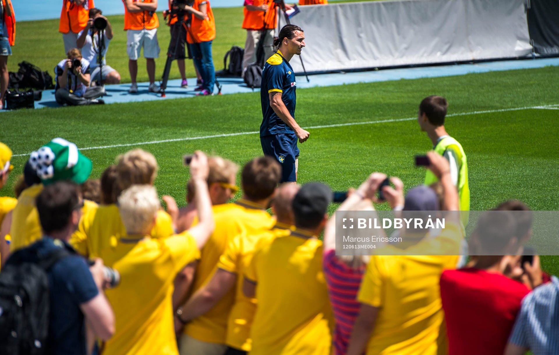 Öppen träning för de svenska fansen på Dynamo Stadion.