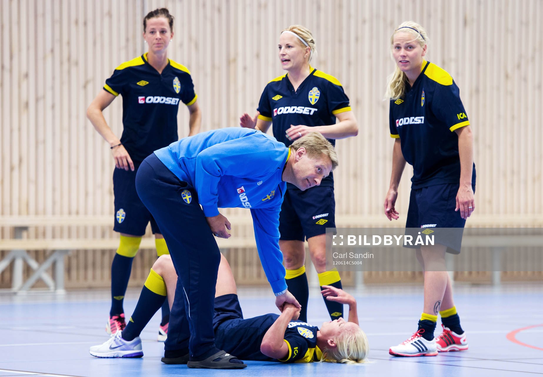 Thomas Dennerby, förbundskapten, berömmer Caroline Seger