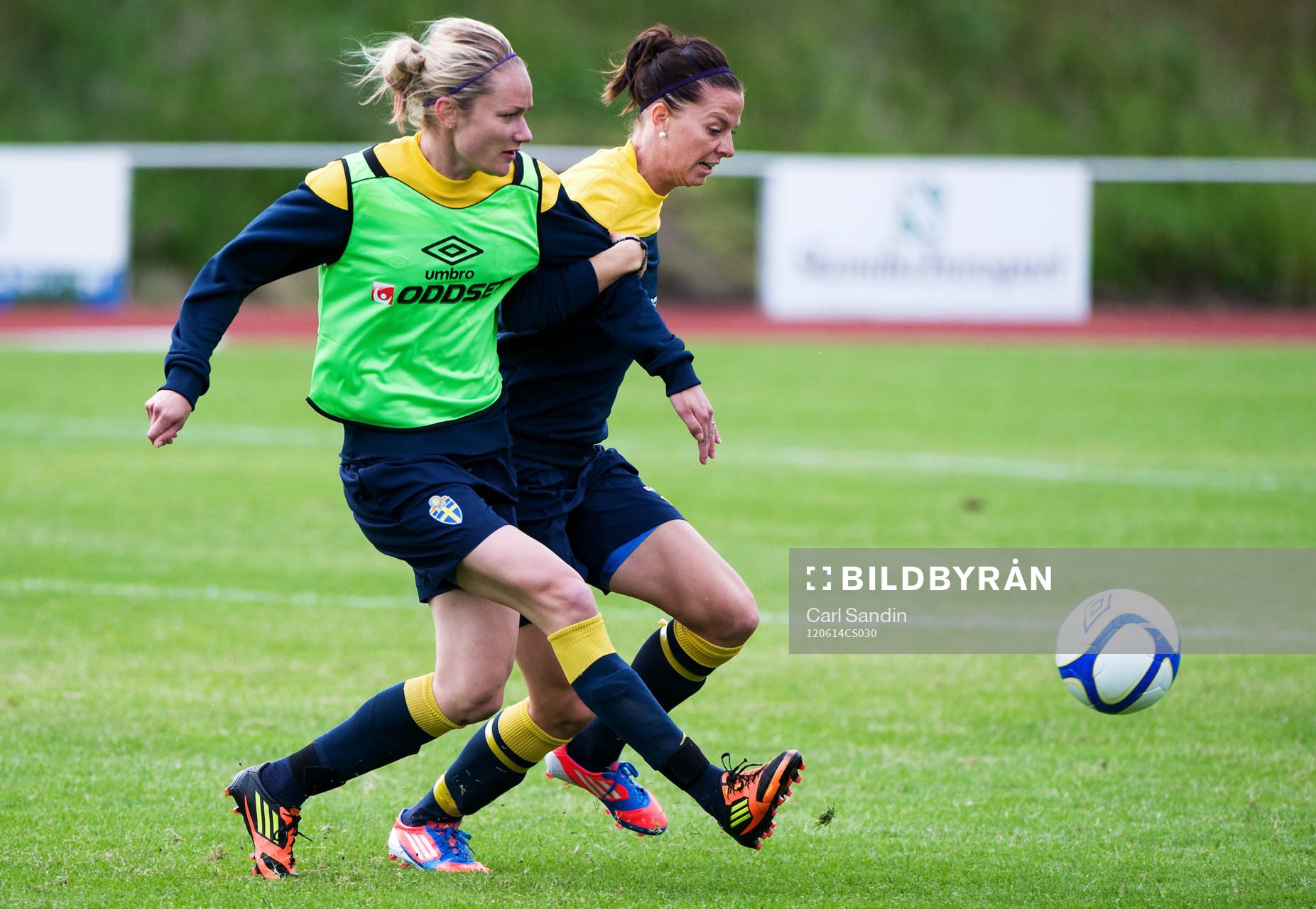Stina Segerström, Lotta Schelin, Sverige