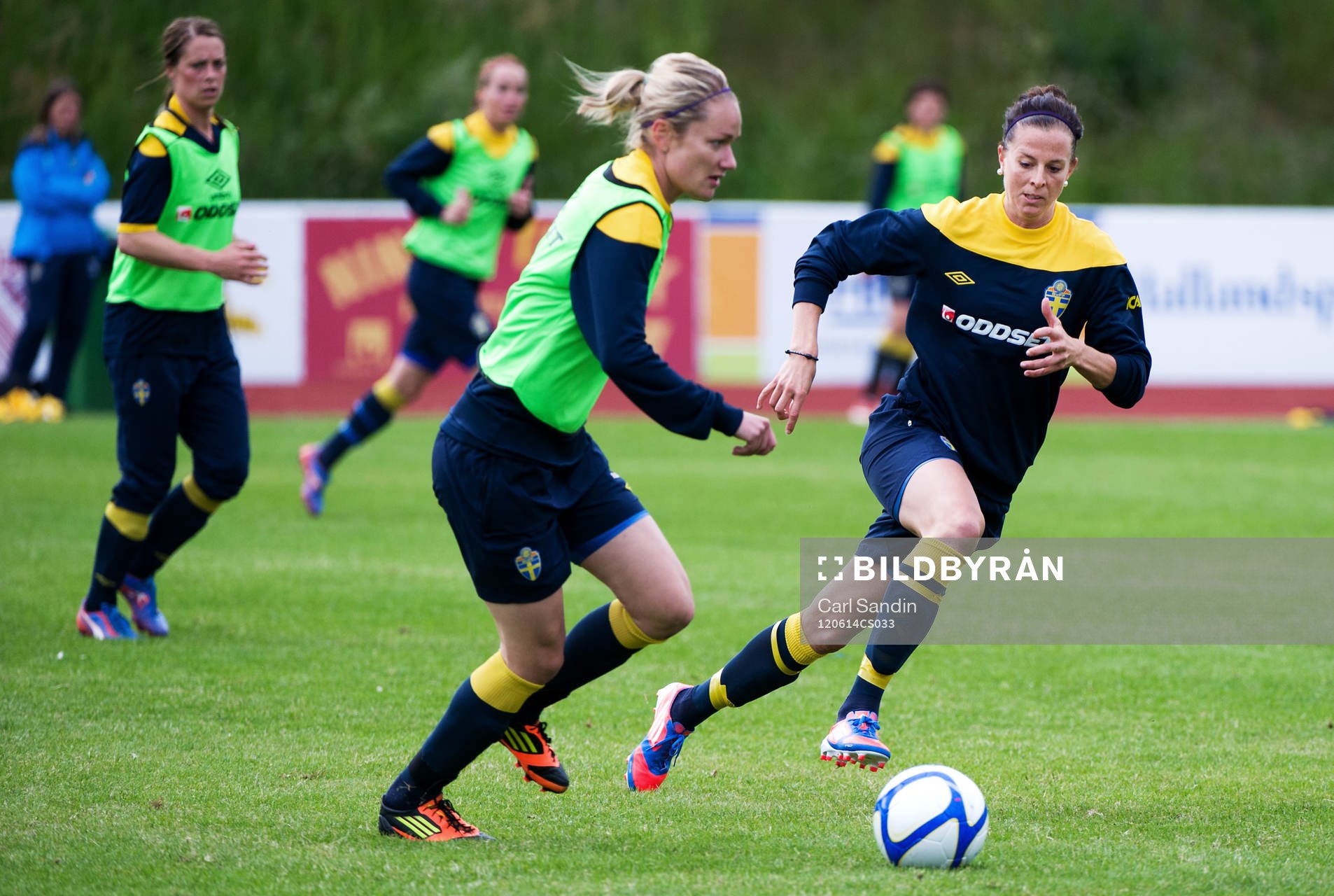 Stina Segerström, Lotta Schelin, Sverige