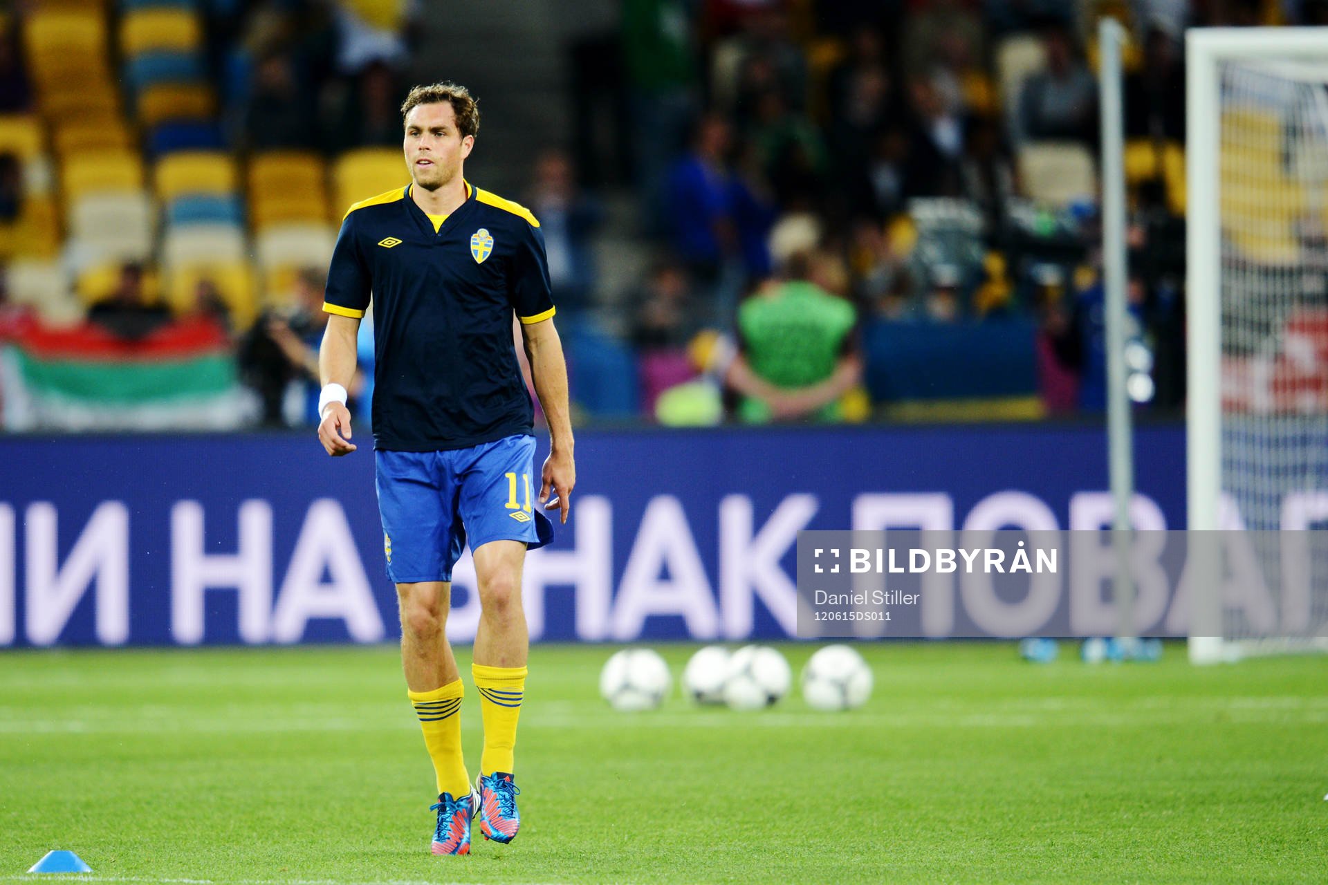 Johan Elmander, Sverige, värmer upp