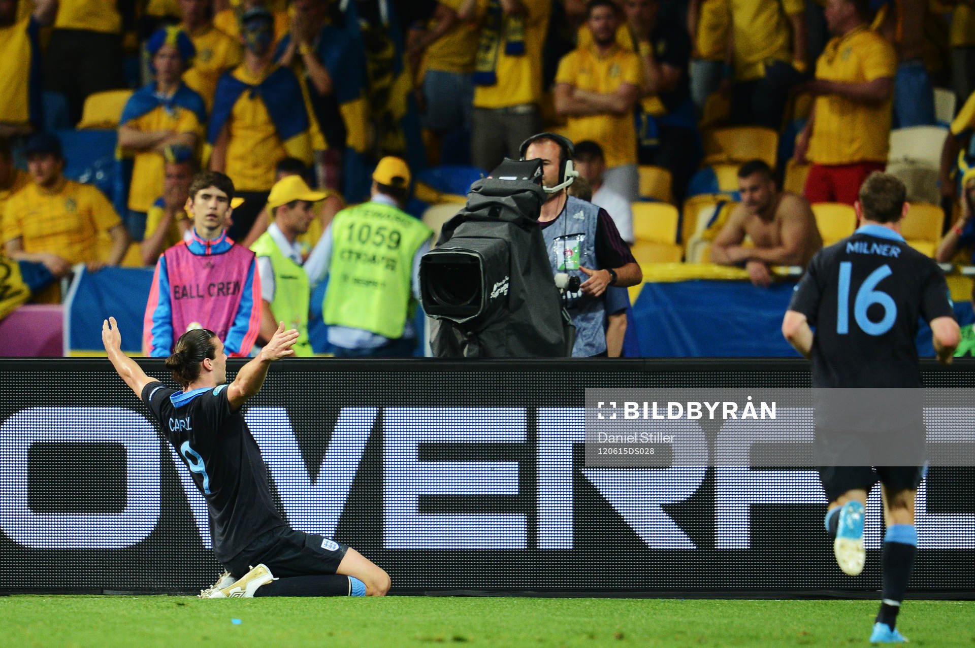  Andy Carroll, England, jubel efter 0-1.
