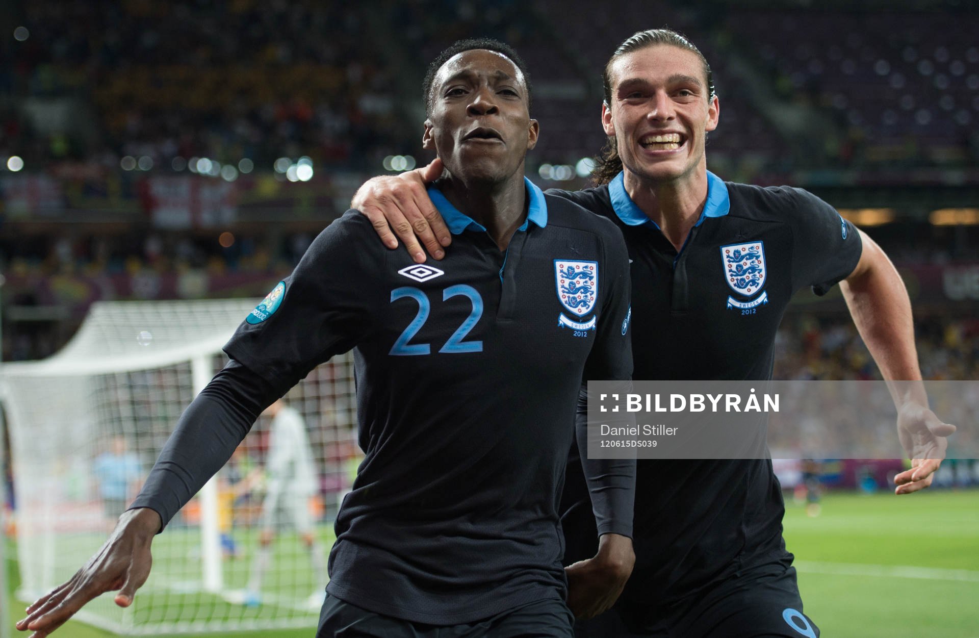 Danny Welbeck gör 2-3 för England, jubel Andy Carrol