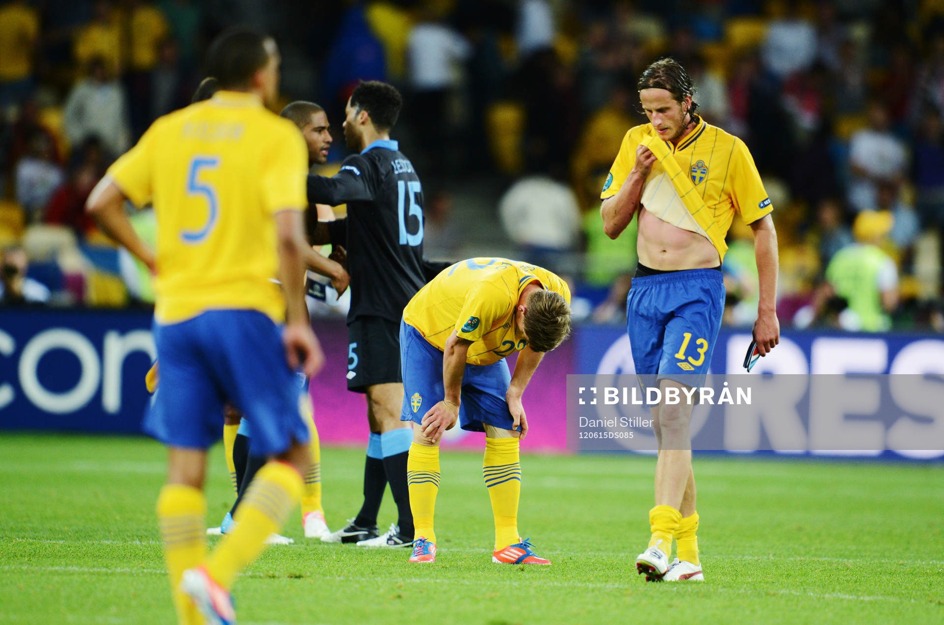 Markus Rosenberg och Jonas Olsson, Sverige, deppar