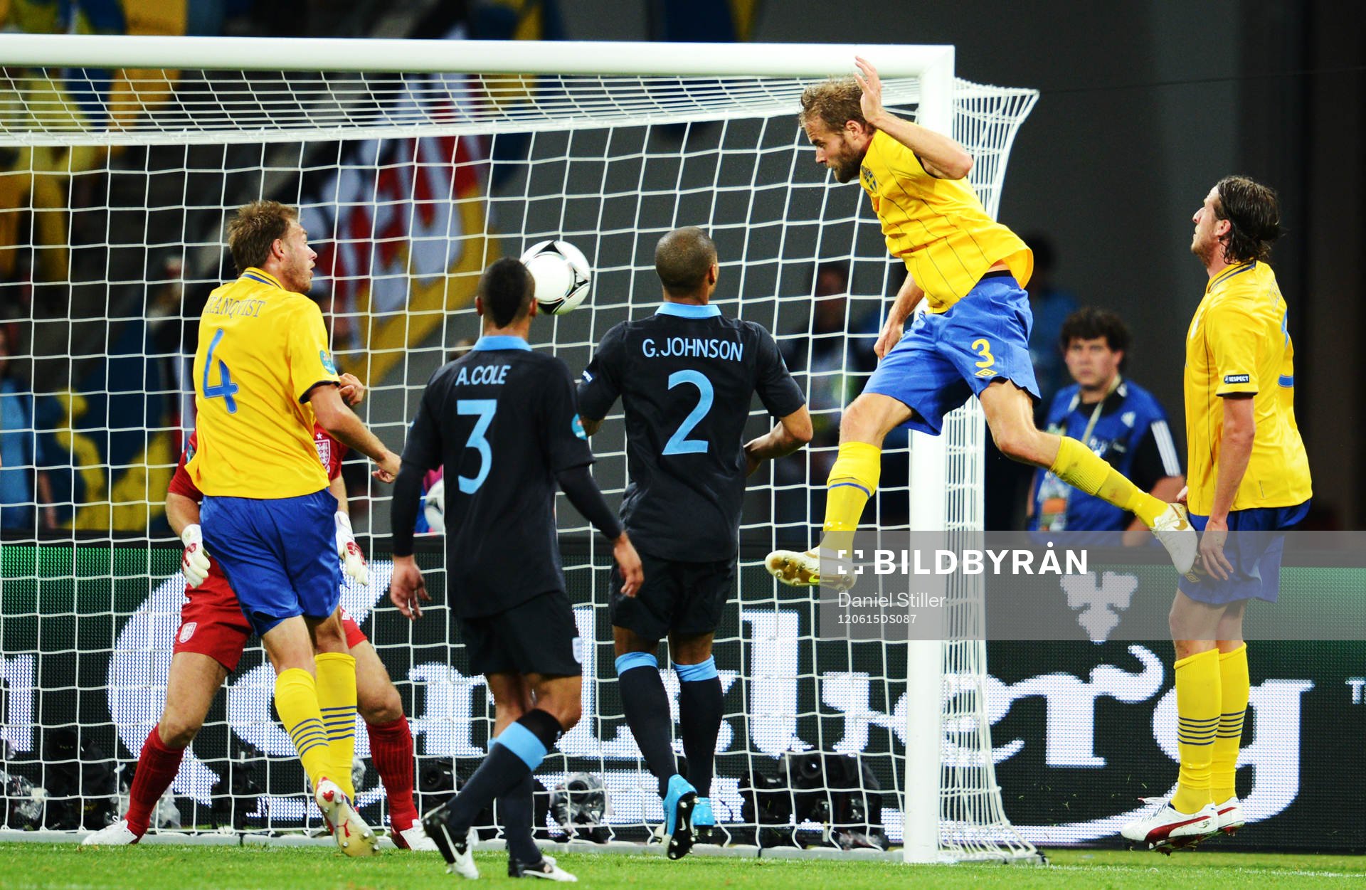Olof Mellberg, Sverige, nickar in 2-1