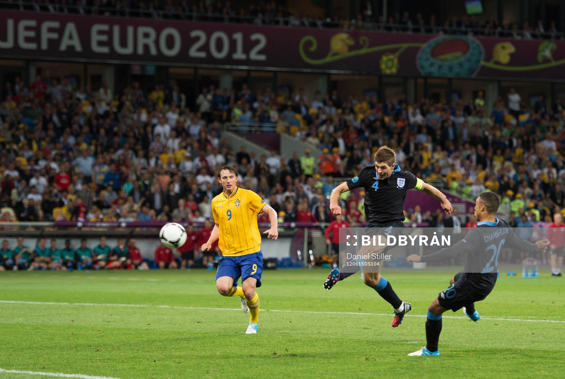 Steven Gerrard, England, Kim Källström, Sverige. Uefa