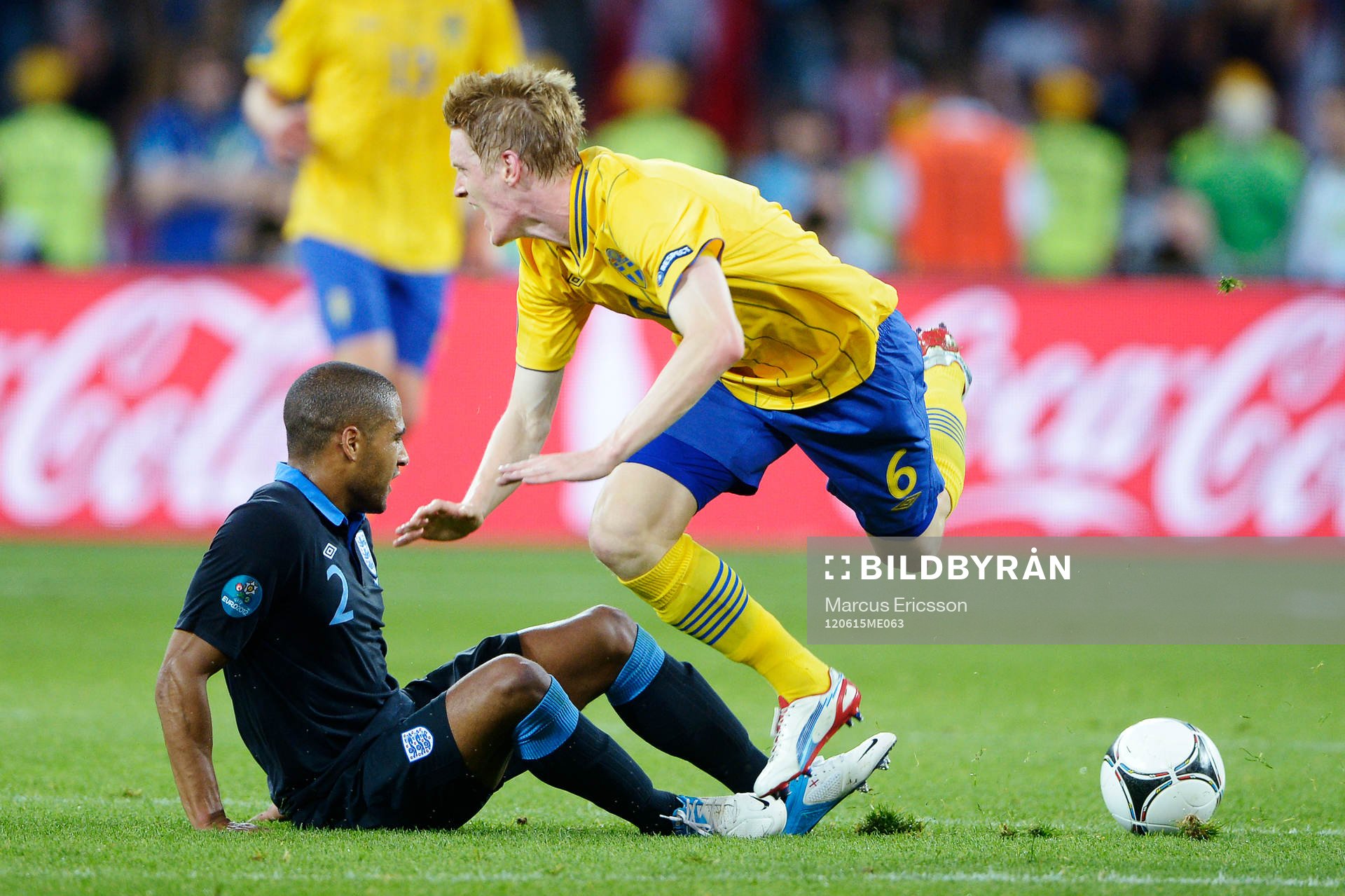 Glen Johnson, England, stoppar Rasmus Elm, Sverige