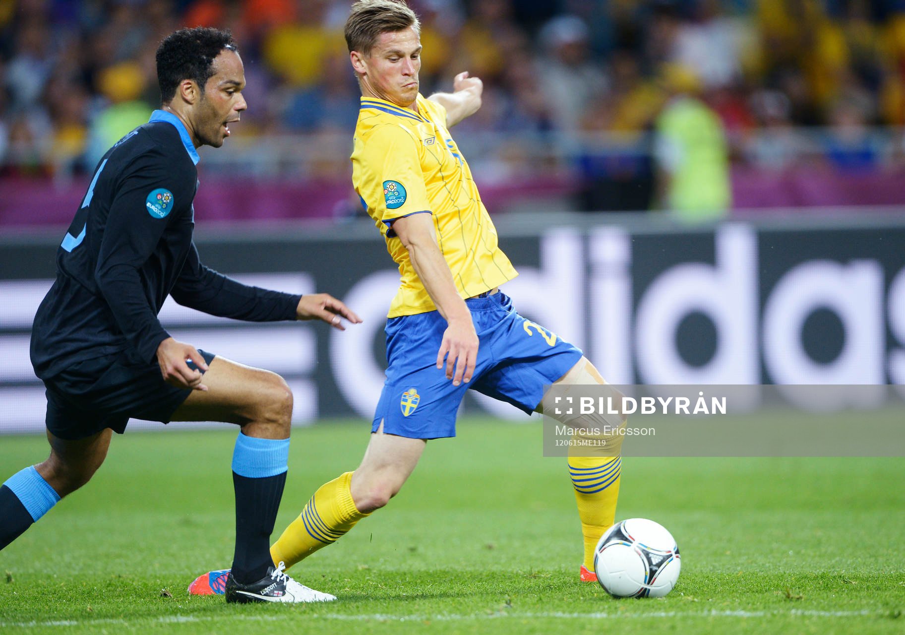 Joleon Lescott, England, och Markus Rosenberg, Sverige