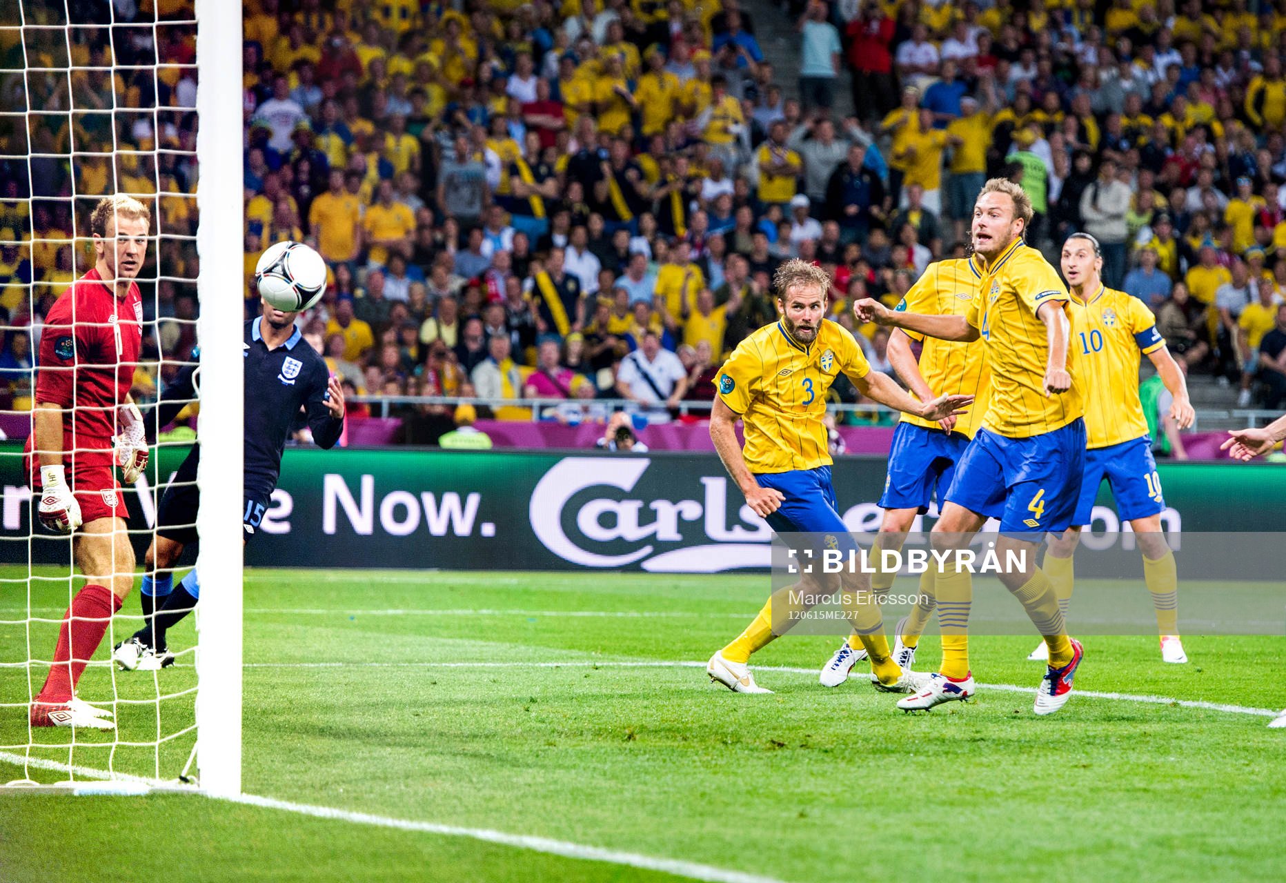 Olof Mellberg, Sverige nickar in 2-1
