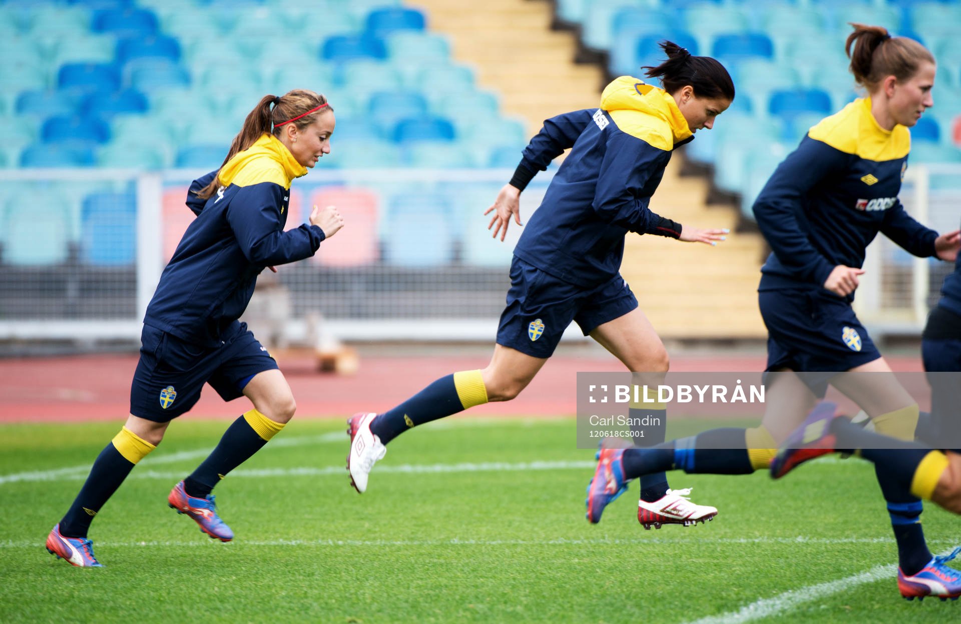  Kosovare Asllani, 