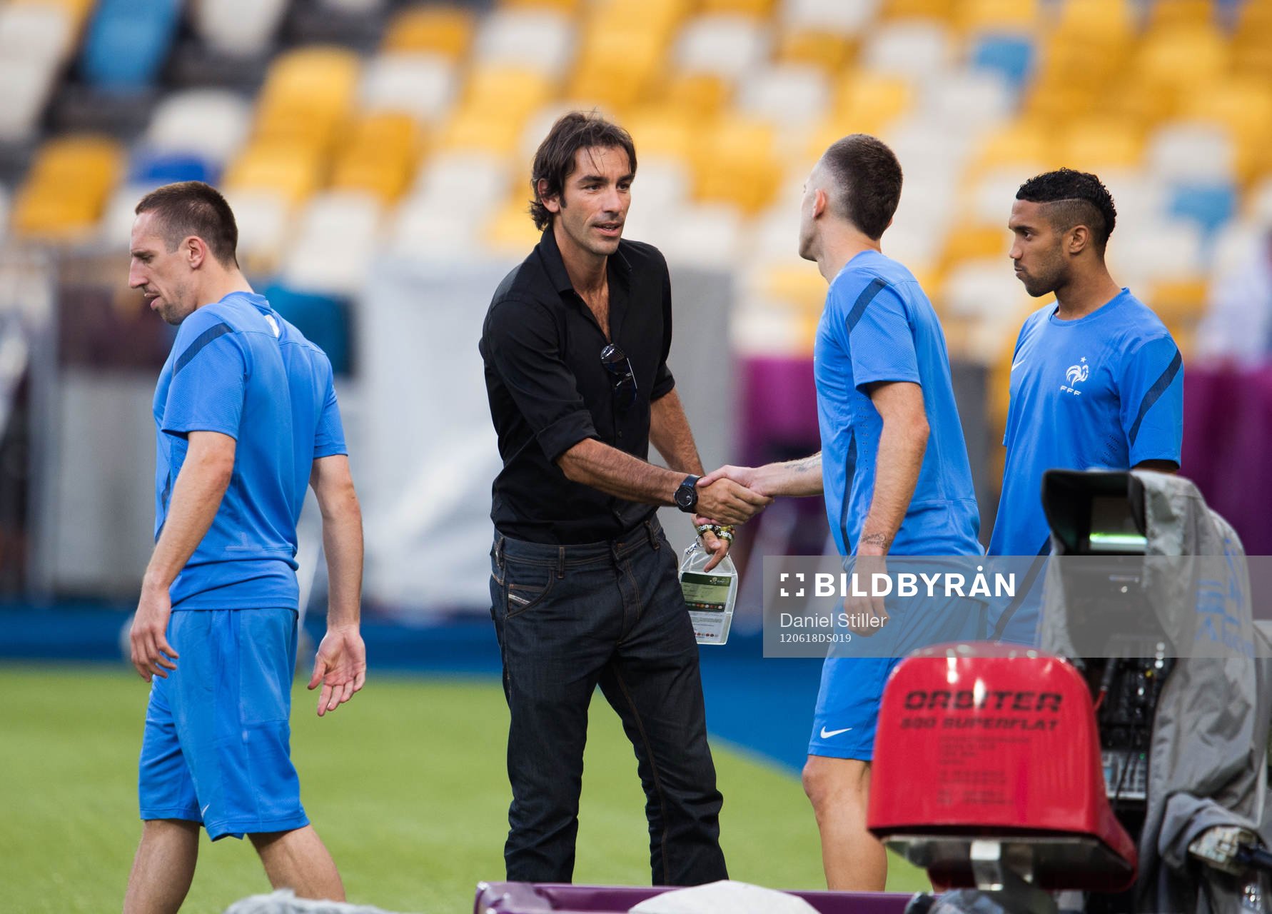 Robert Pirès, tidigare spelare, hälsar på de franska