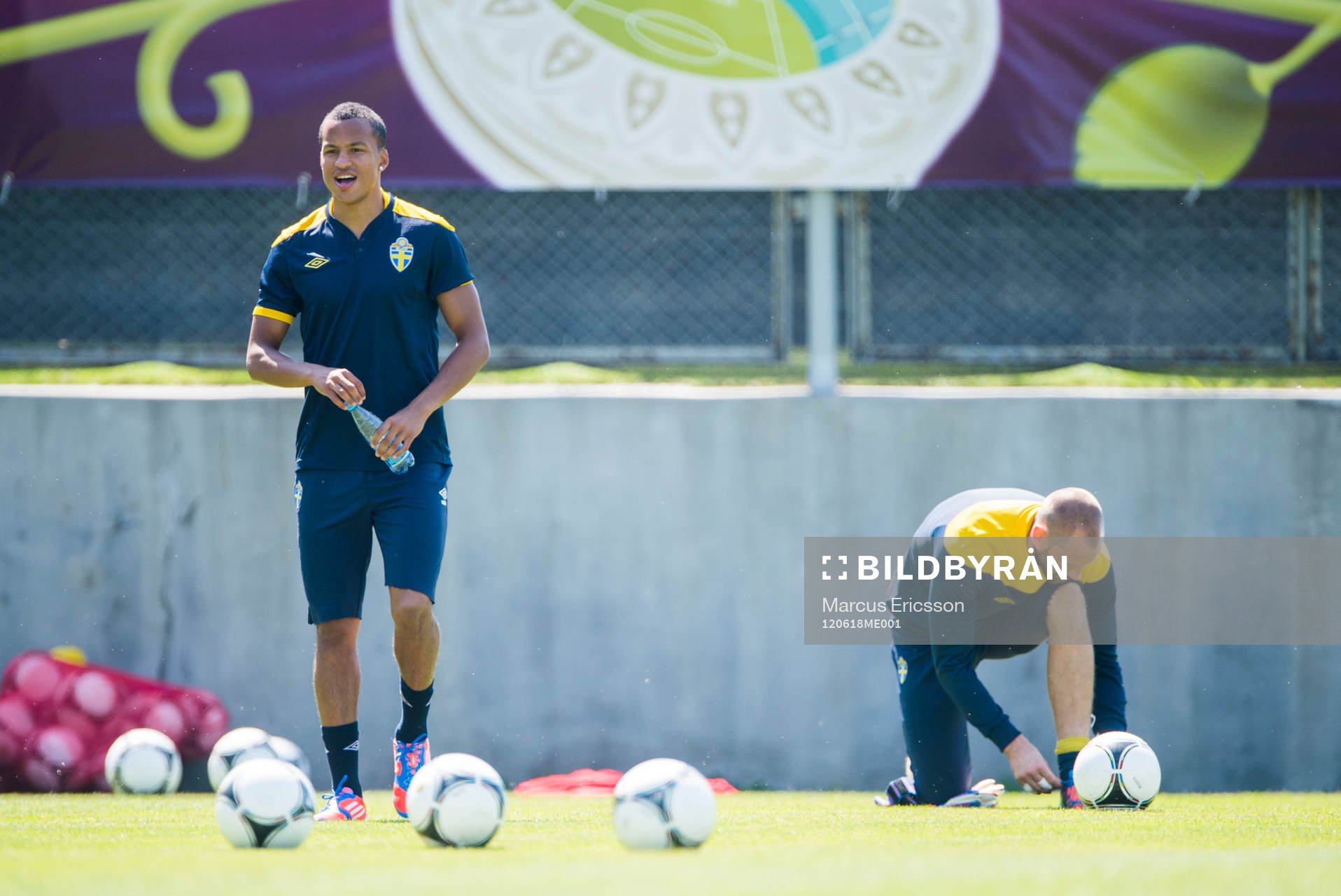 Sveriges sista träning i EM. Martin Olsson och Johan Wiland