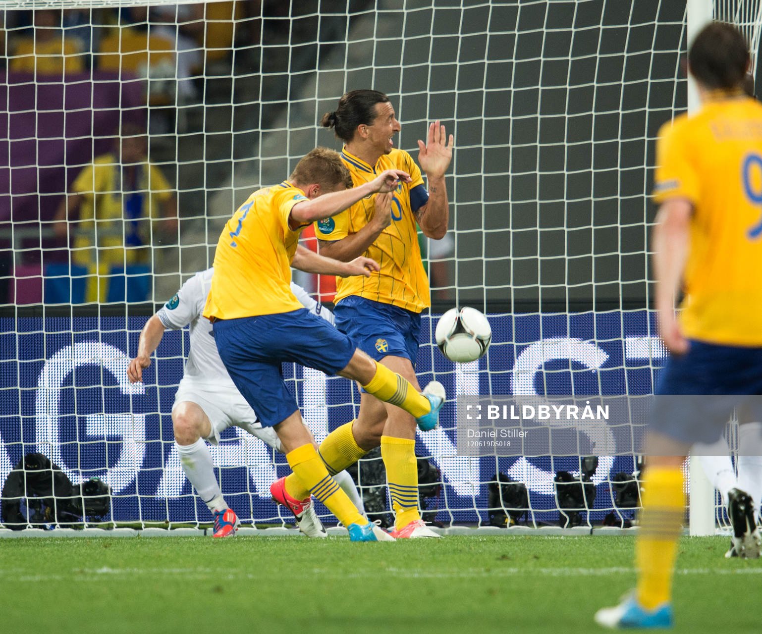 Sebastian Larsson, Sverige, gör 2-0