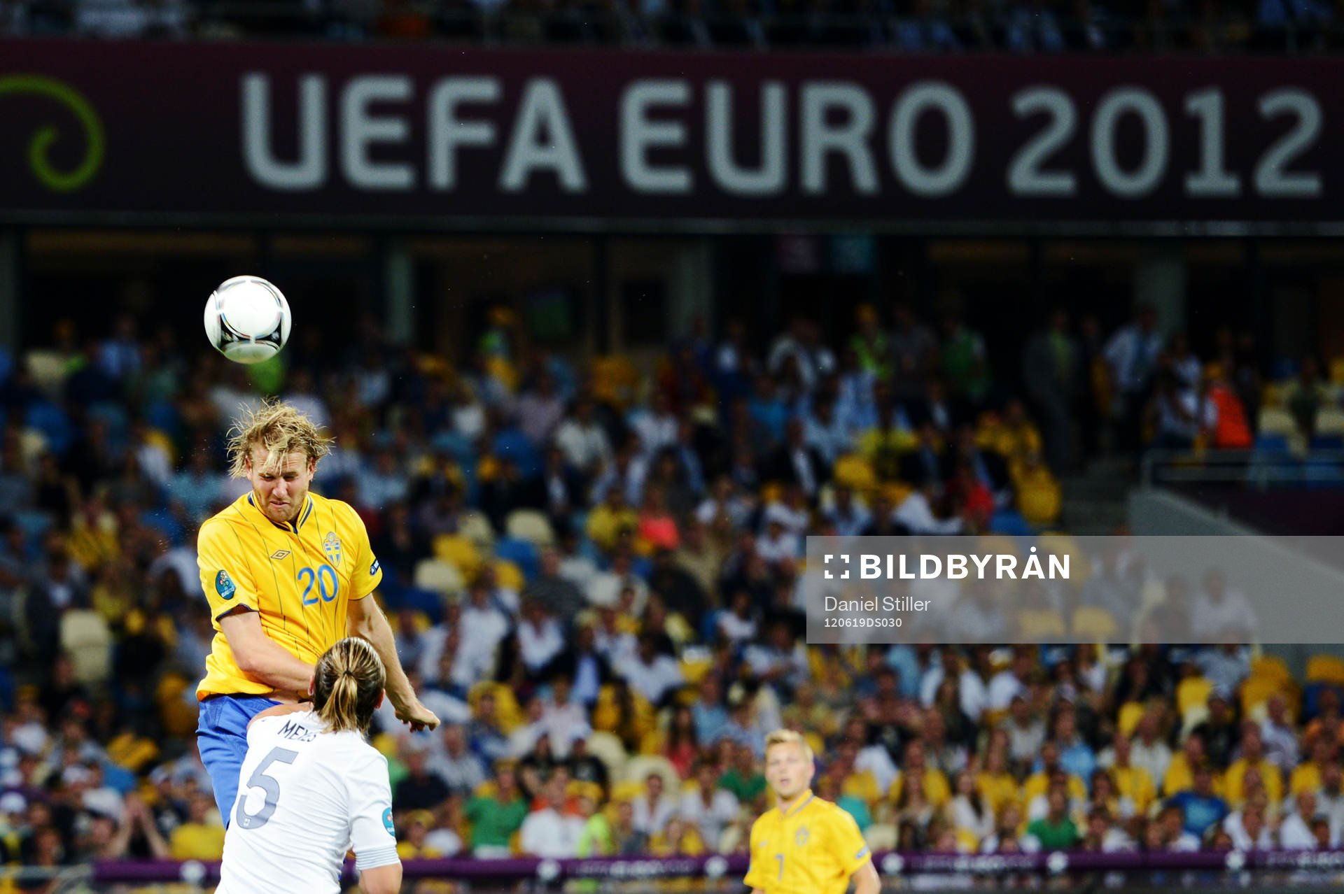 Ola Toivonen, Sverige, nickar bollen