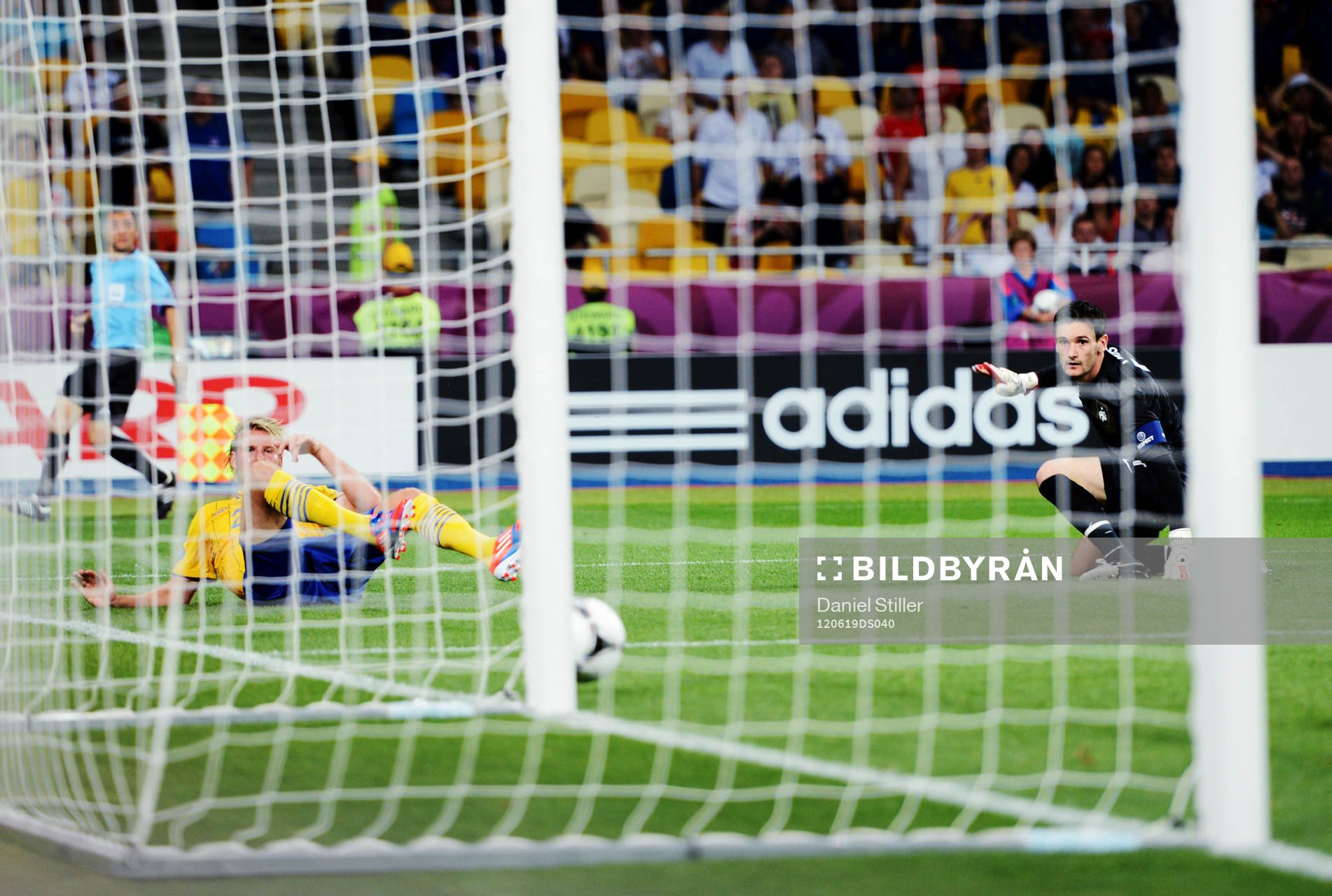 Hugo Lloris, målvakt, Frankrike, ser Ola Toivonen,