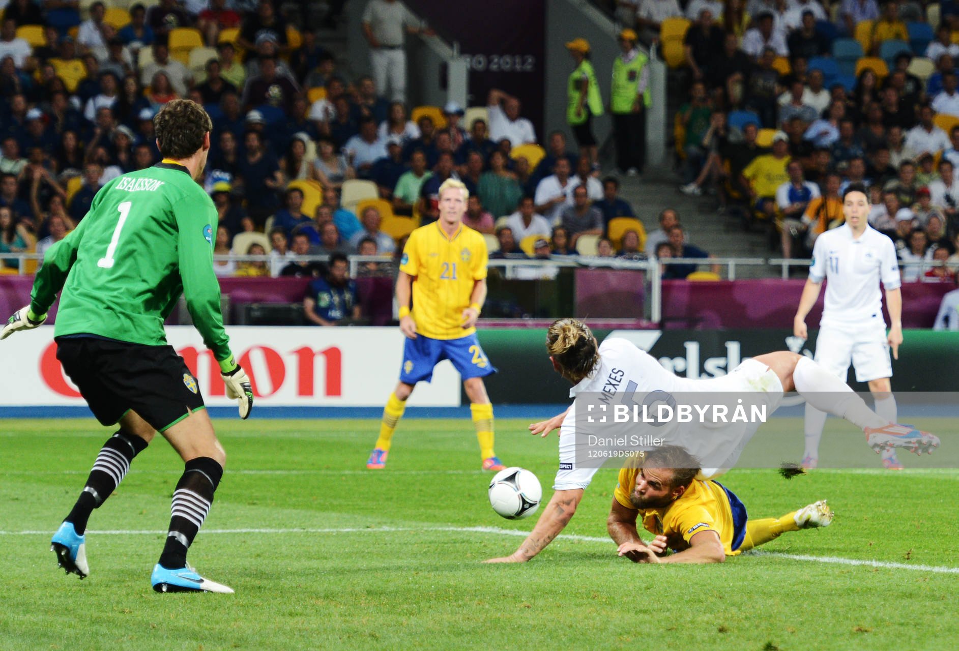 Philippe Mexes, Frankrike, stoppas av Olof Mellberg, Sverige