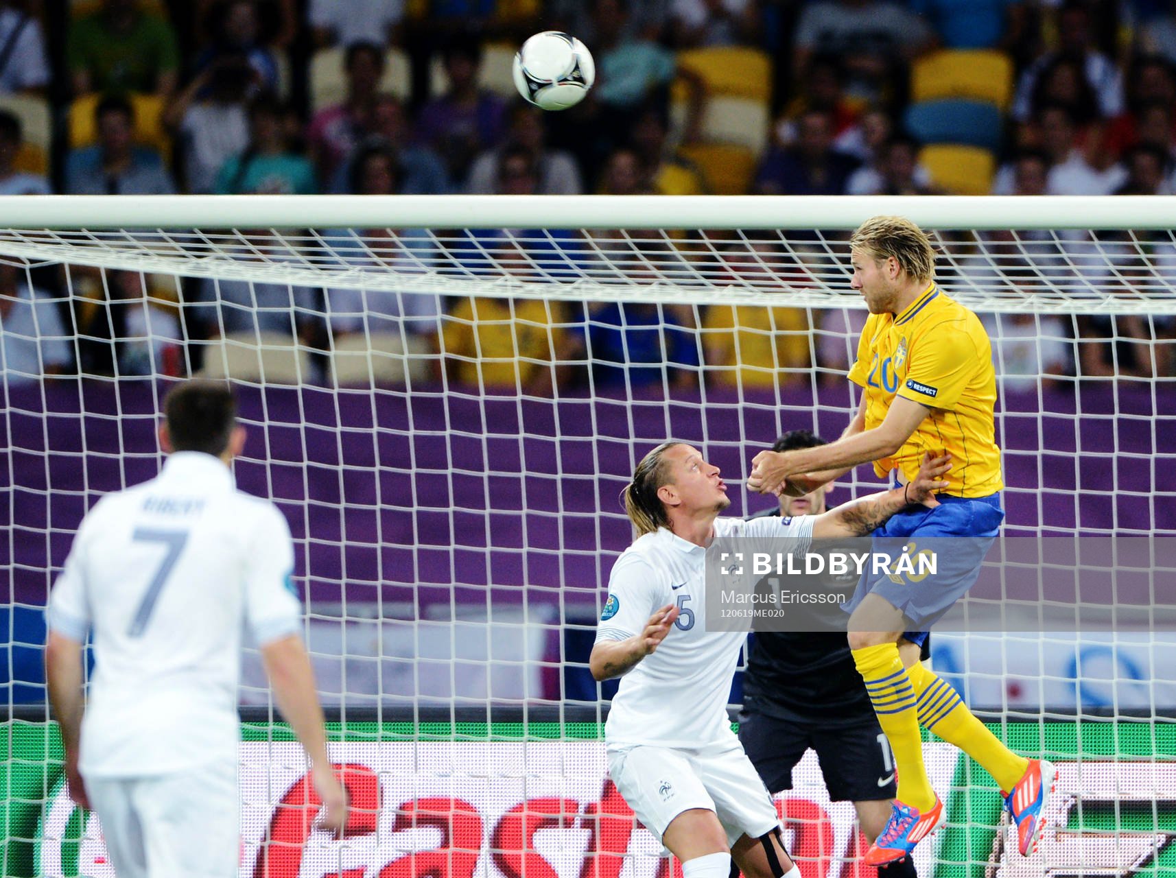 Philippe Mexes, Frankrike, stoppar Ola Toivonen, Sverige
