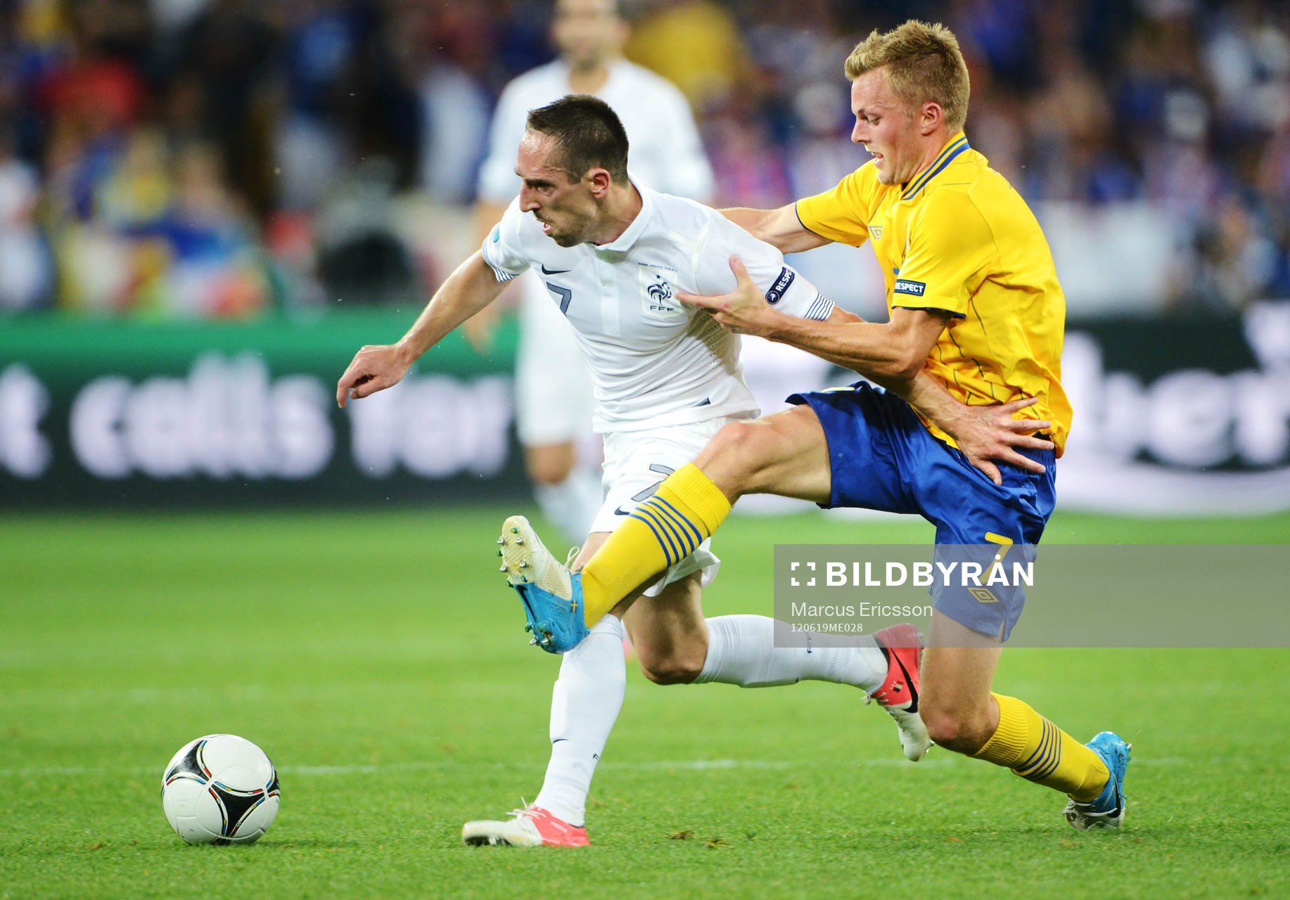 Franck Ribery, Frankrike, utmanas av Sebastian Larsson,