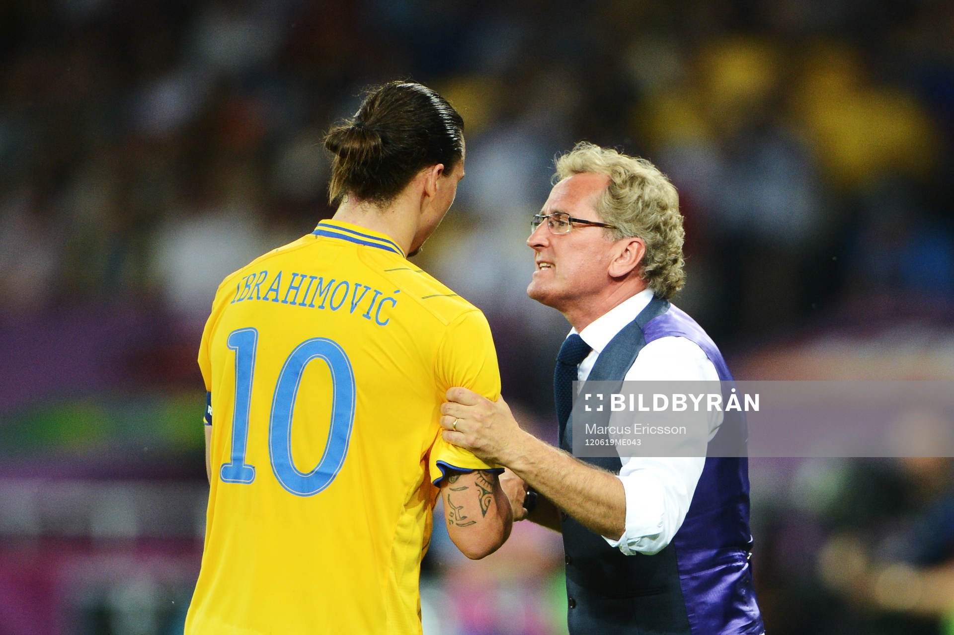 Zlatan Ibrahimovic får instruktioner av Erik Hamrén,