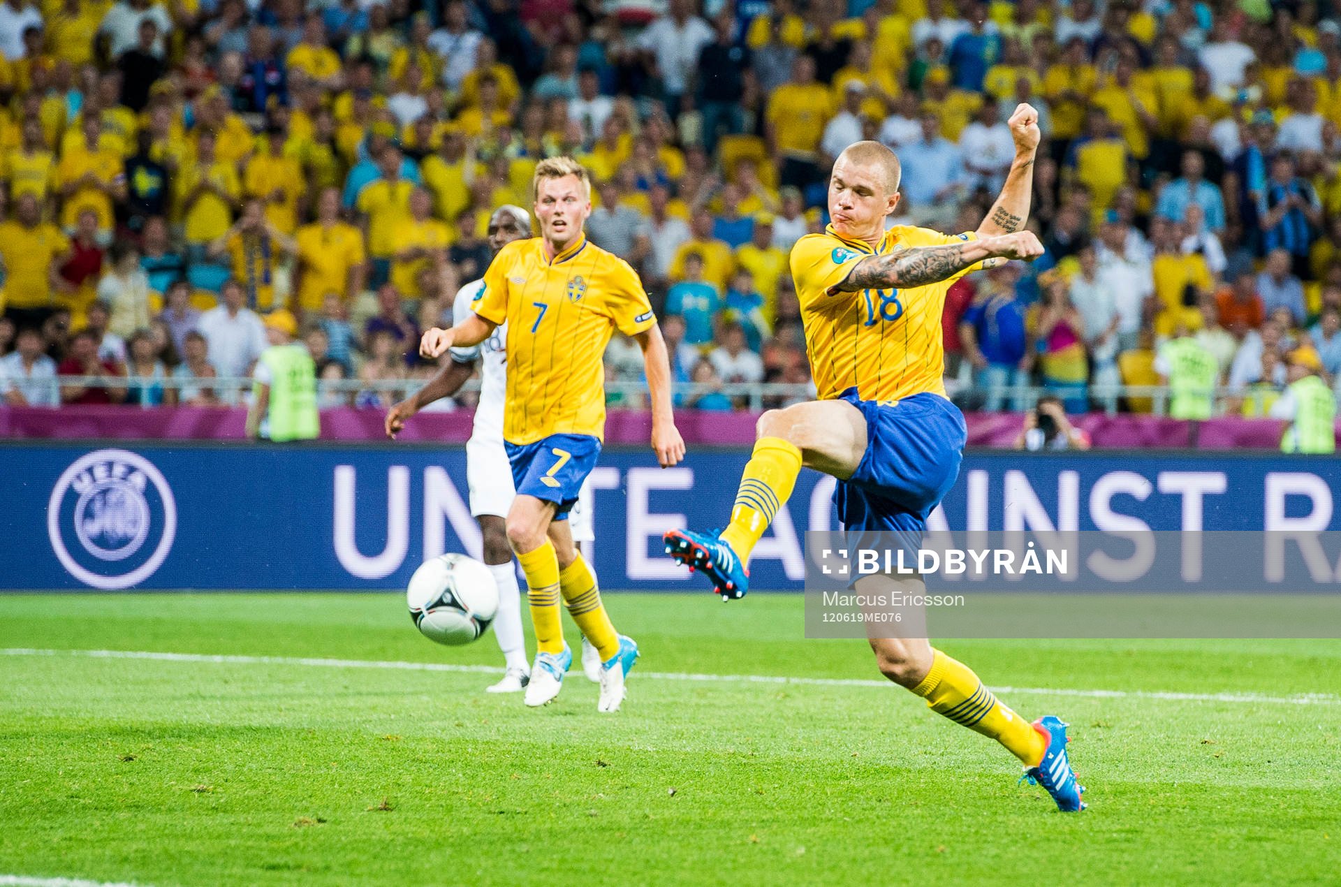 Samuel Holmén, Sverige skjuter