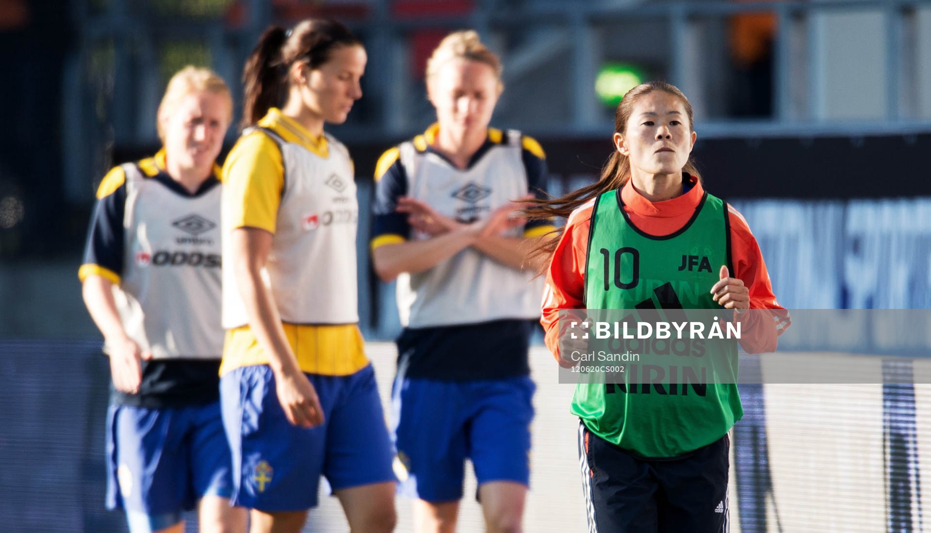 Homare Sawa, Japan, värmer upp