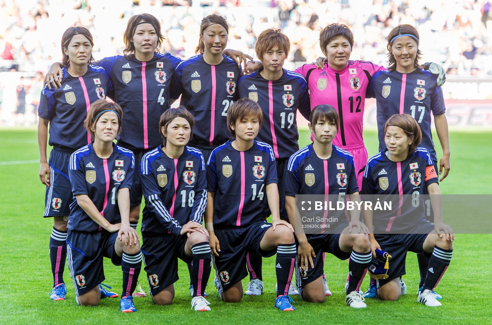  Startelva, bak frv, Kozue Ando, Saki Kumagai, Ami Otaki, Megumi Takase, Miho Fukumoto, målvakt, Yuki Nagasato.
