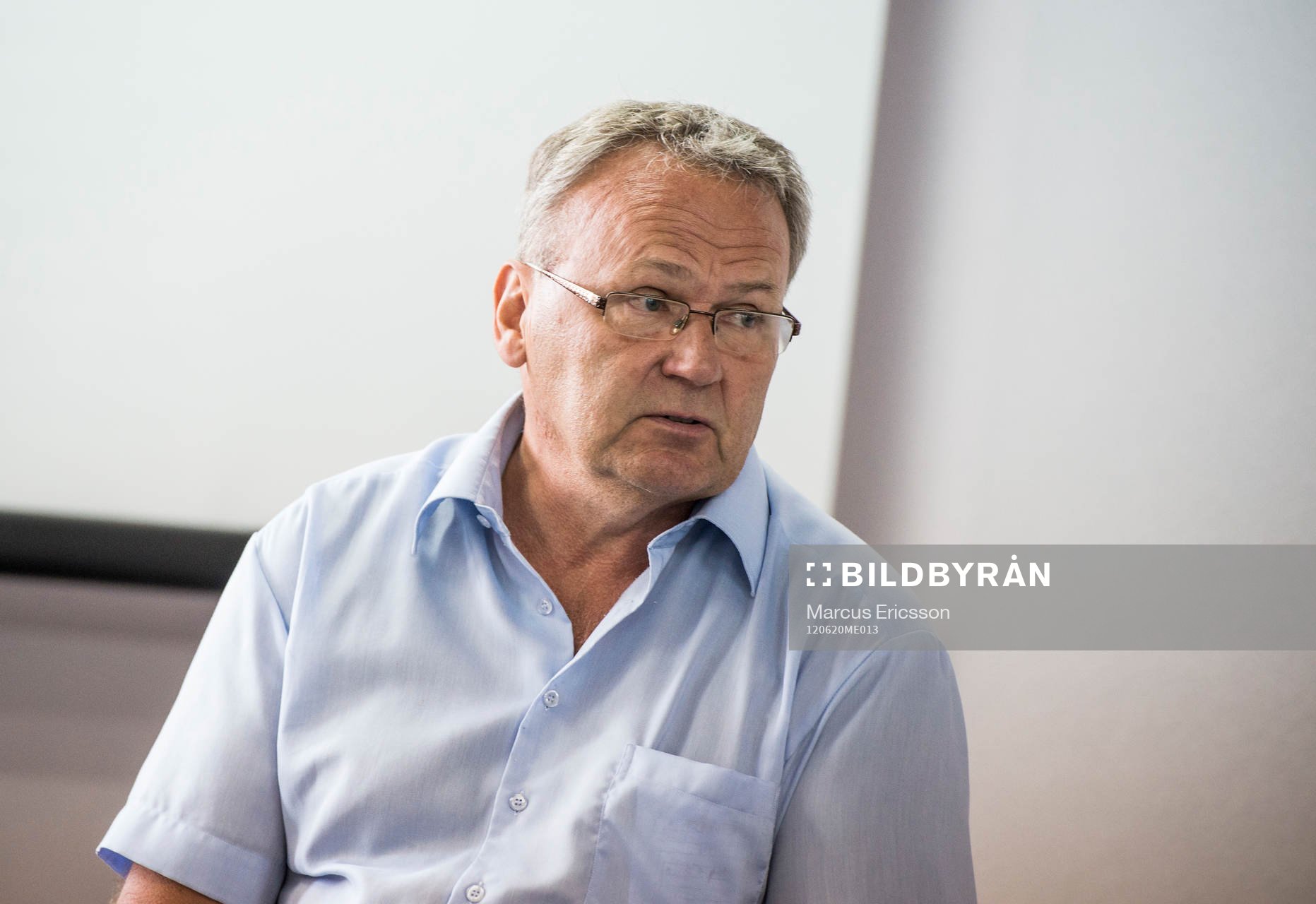 Jonas Nystedt, informationsansvarig, informerar om olika