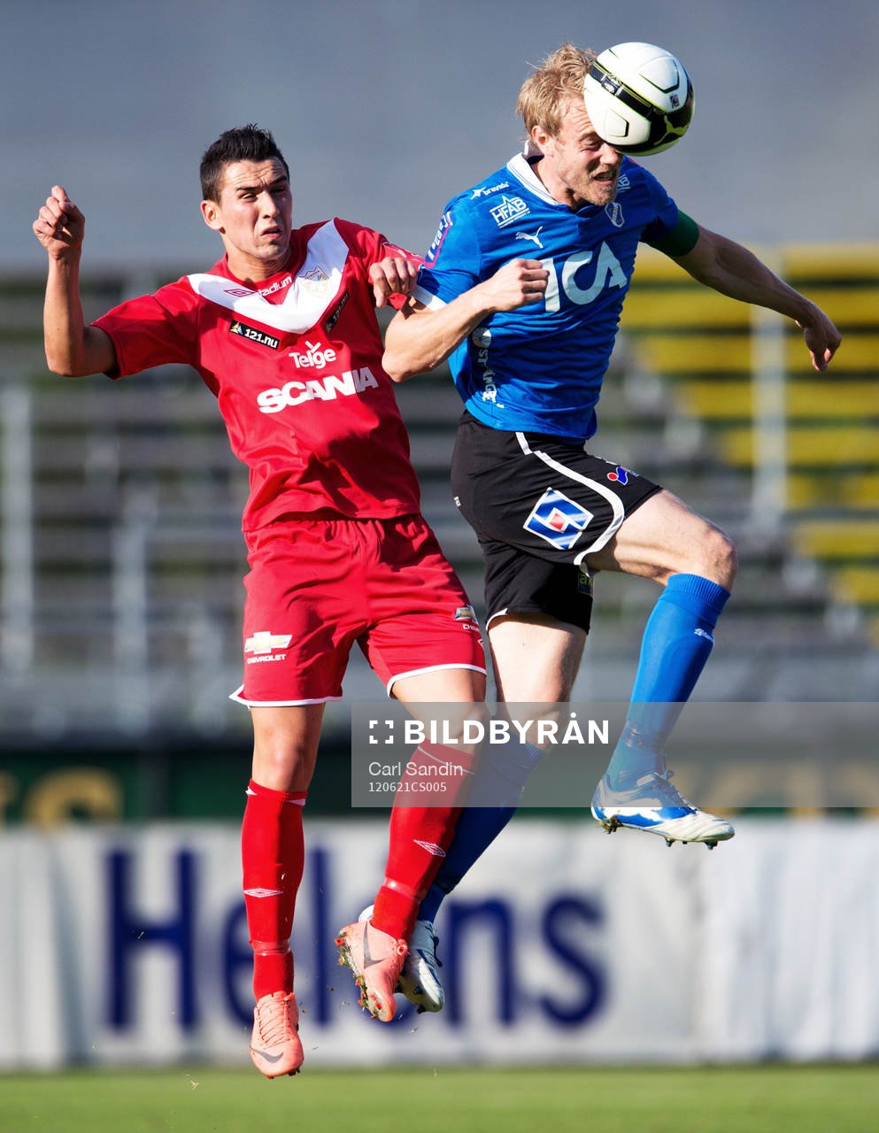 Jones Kusi Asare, Assyriska, och Johnny Lundberg, Halmstad,