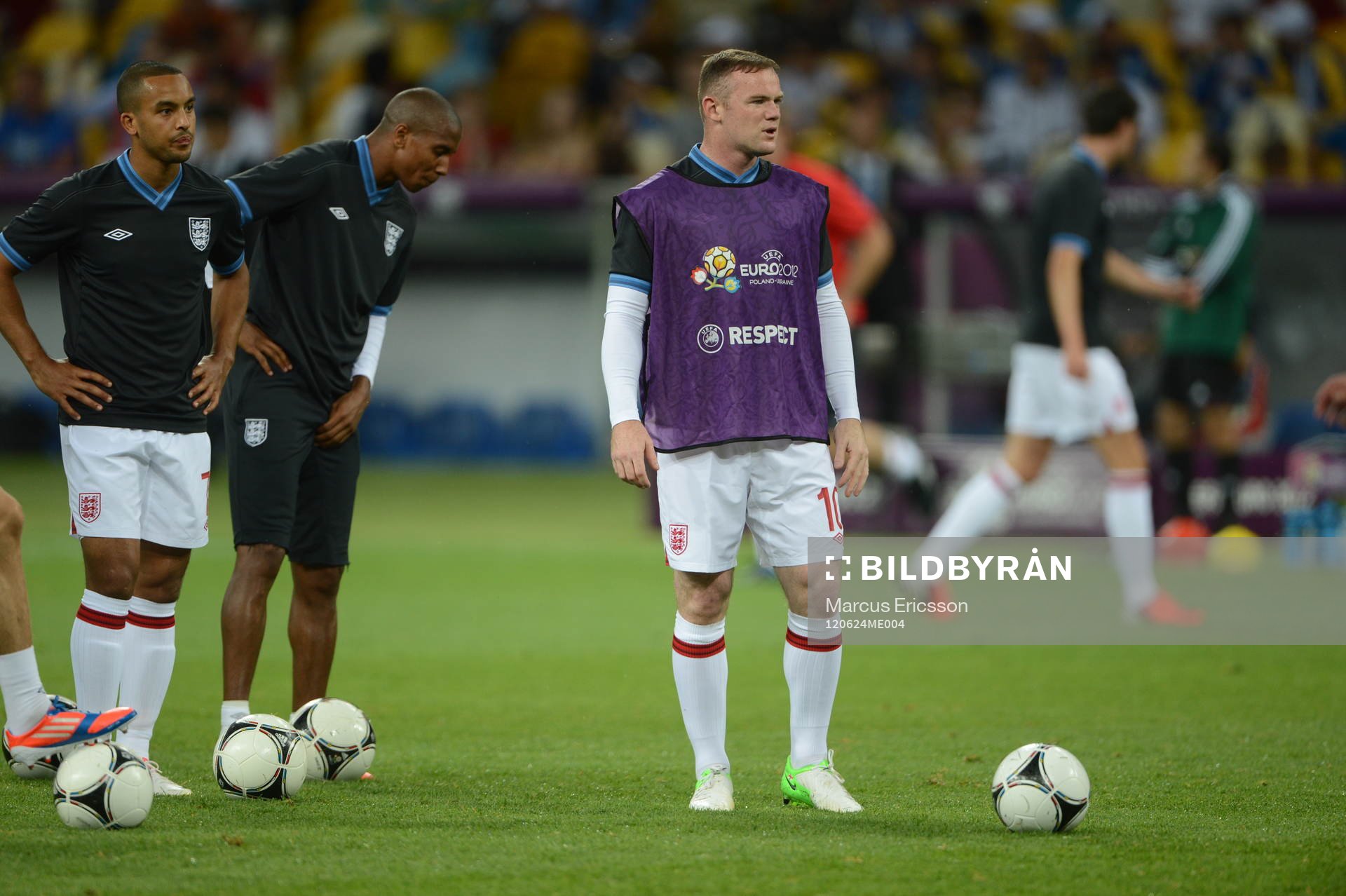 Wayne Rooney, England, värmer upp