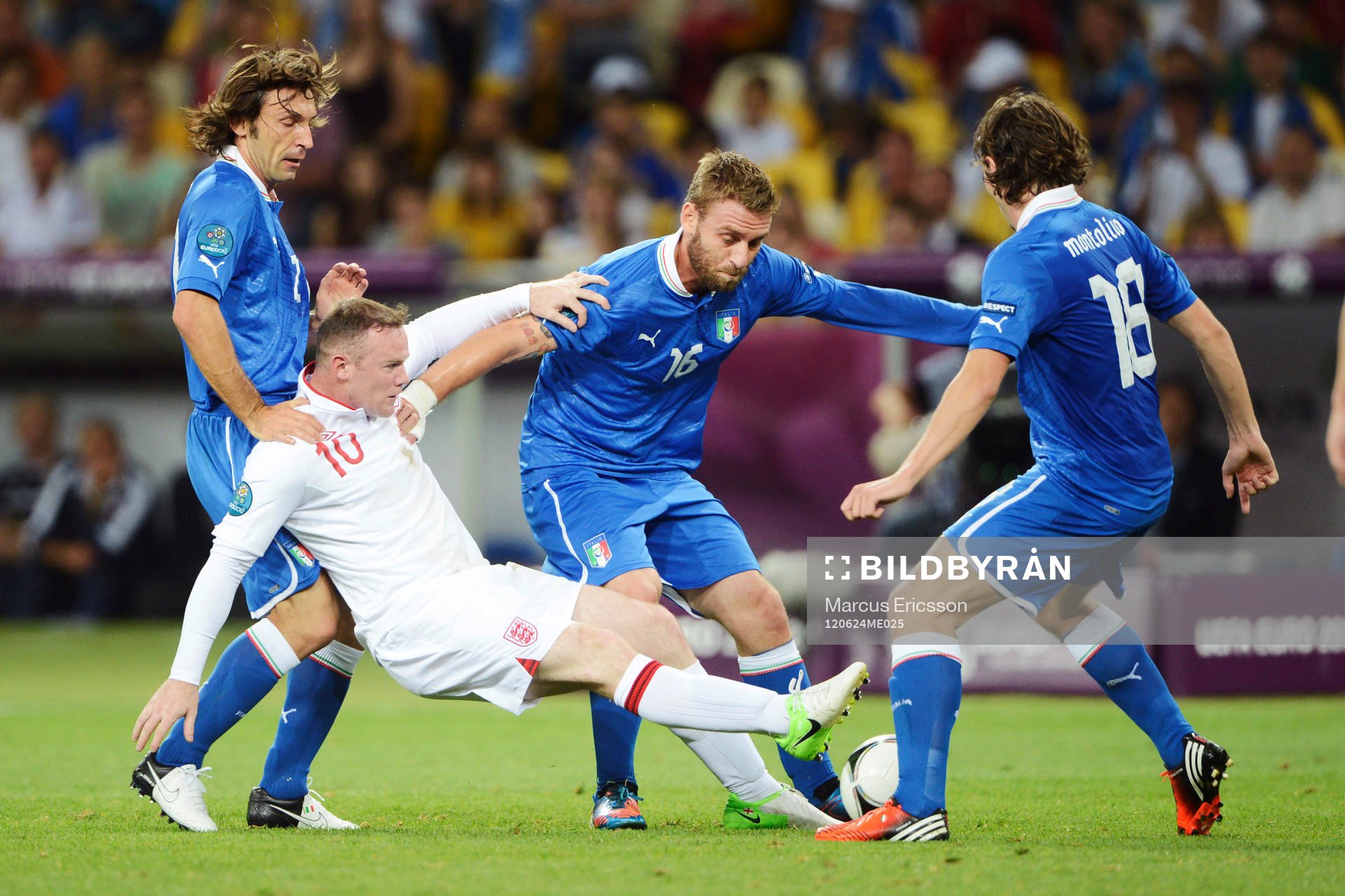 Wayne Rooney, England och Daniele De Rossi, Italien