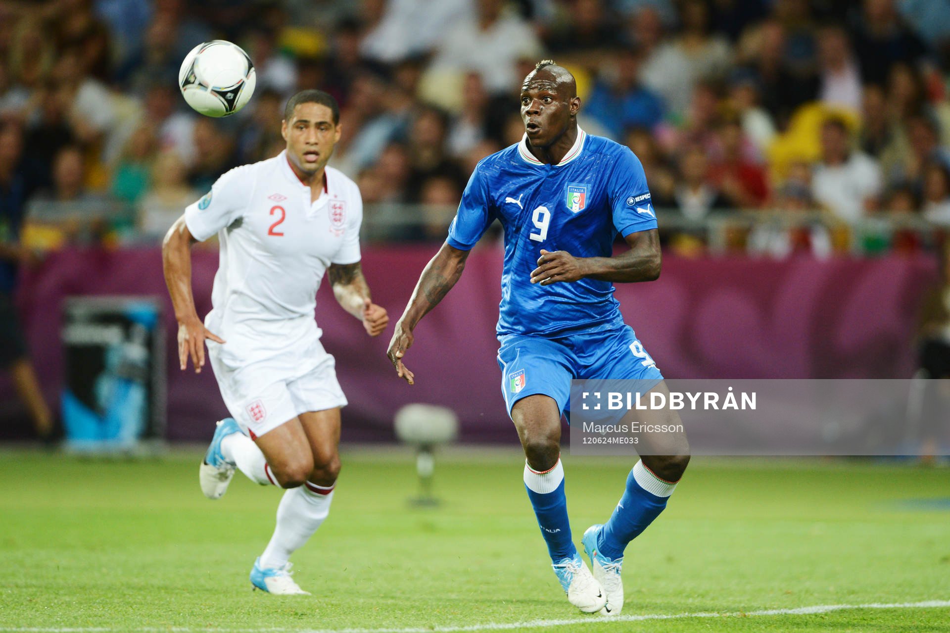Glen Johnson, England och Mario Balotelli, Italien