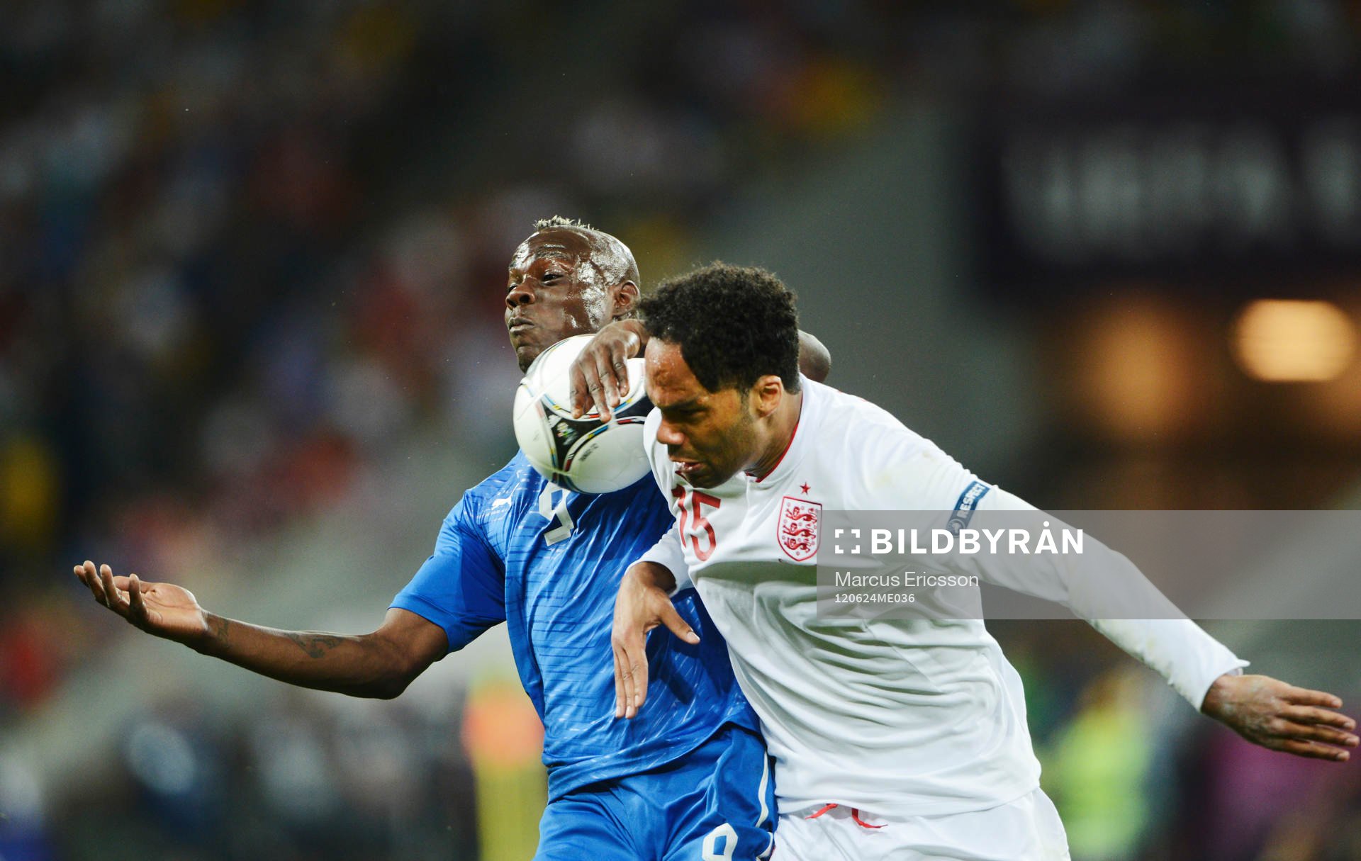 Mario Baotelli, Italien och Joleon Lescott, England