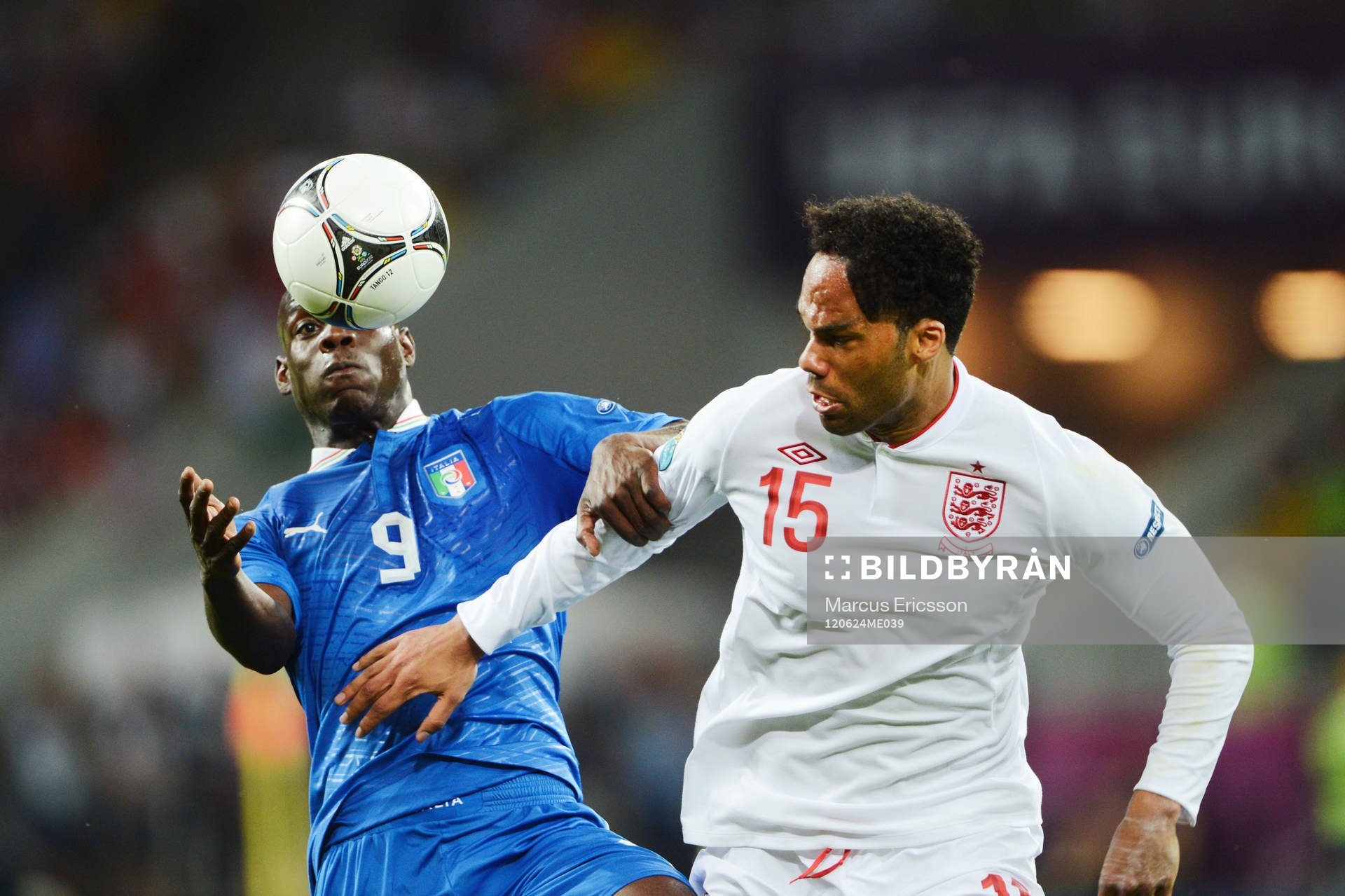 Mario Baotelli, Italien och Joleon Lescott, England