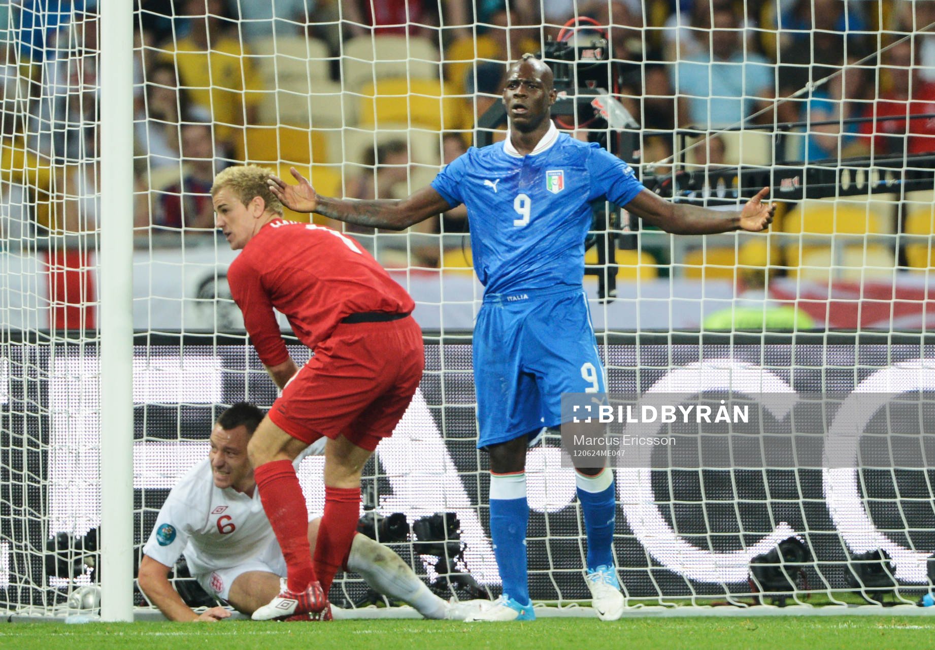 Mario Balotelli, Italien och Joe, Hart, målvakt, England